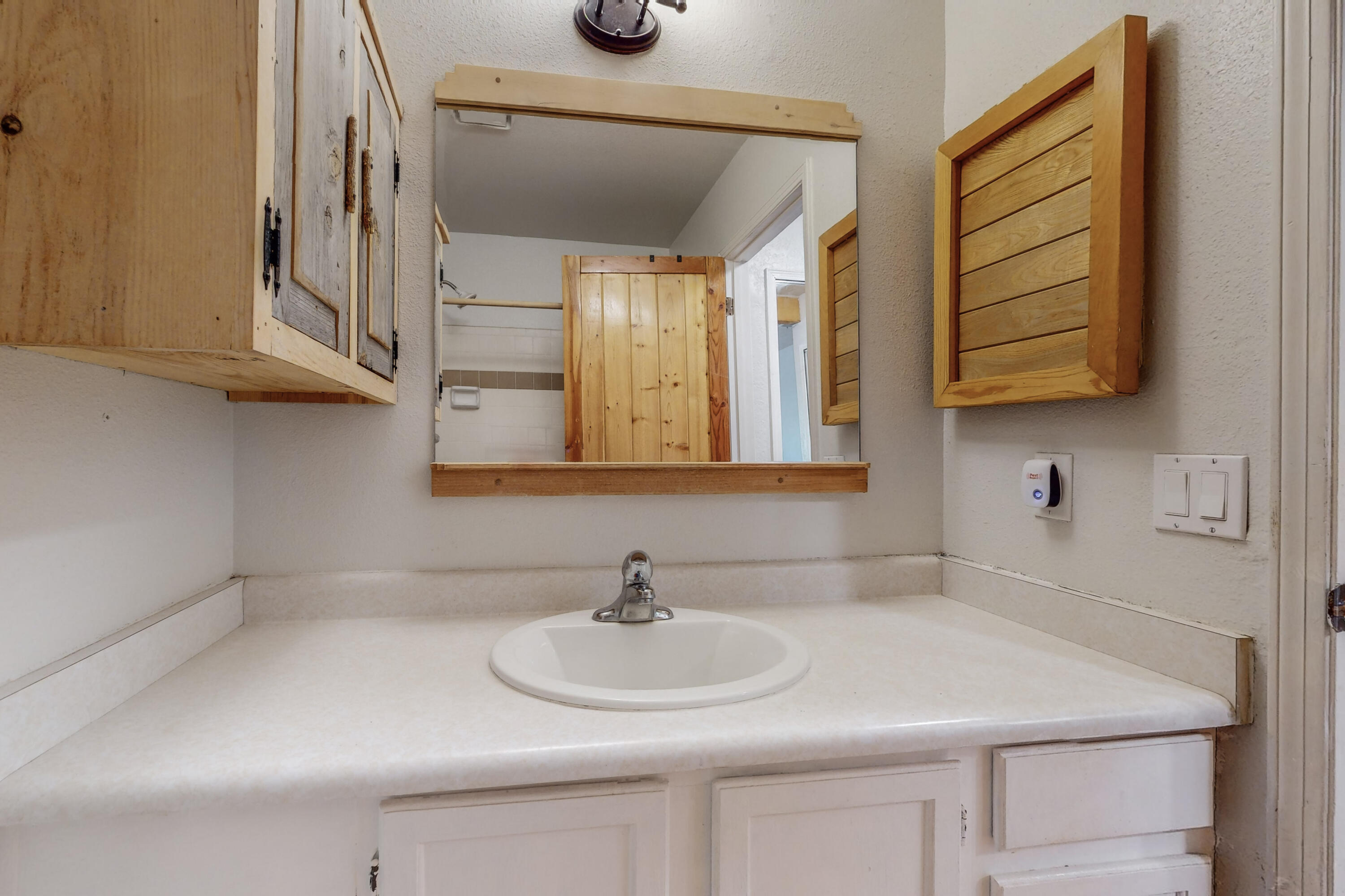 466 Feldspar Drive NE