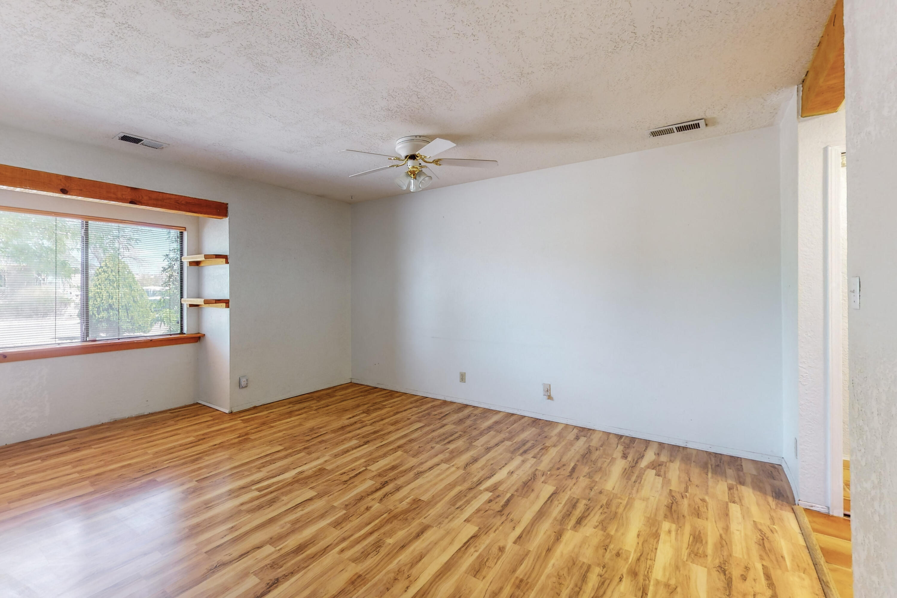 466 Feldspar Drive NE