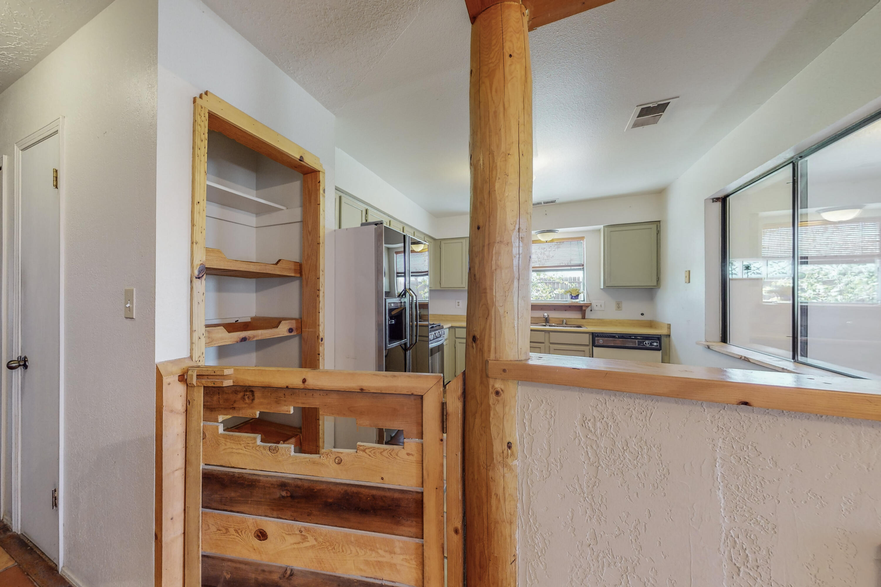 466 Feldspar Drive NE