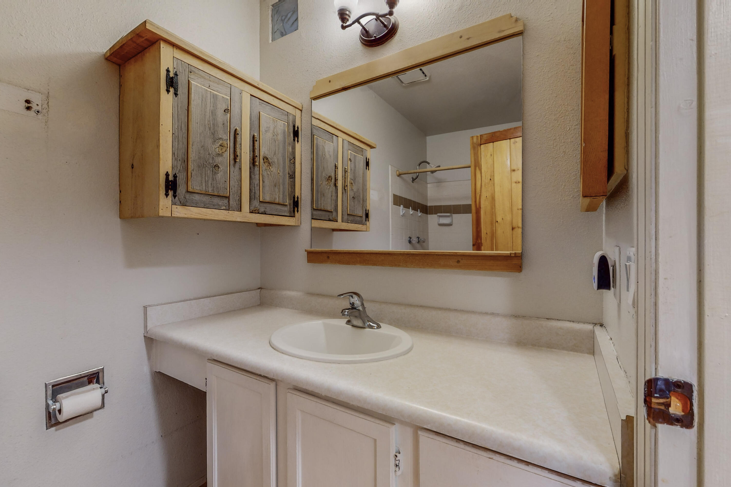 466 Feldspar Drive NE