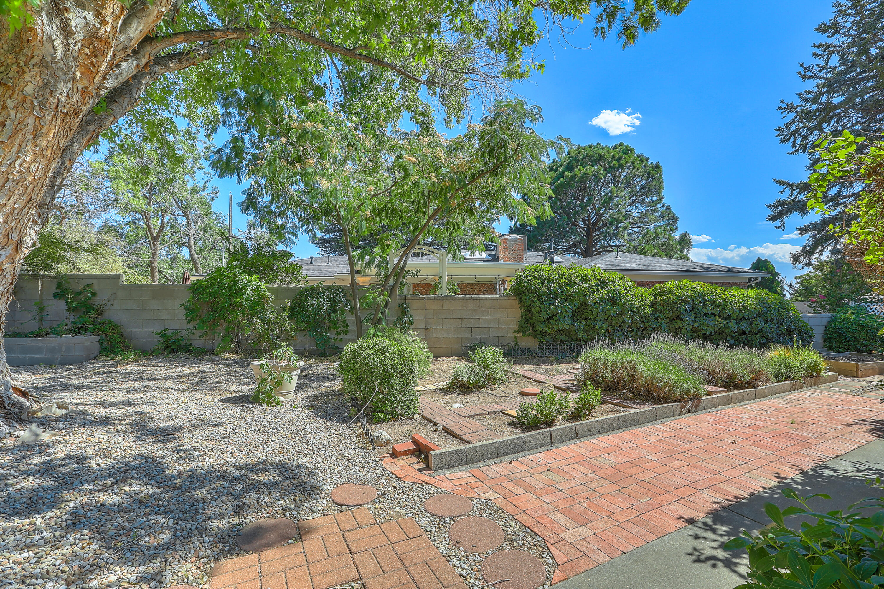 1004 Casa Grande Court NE