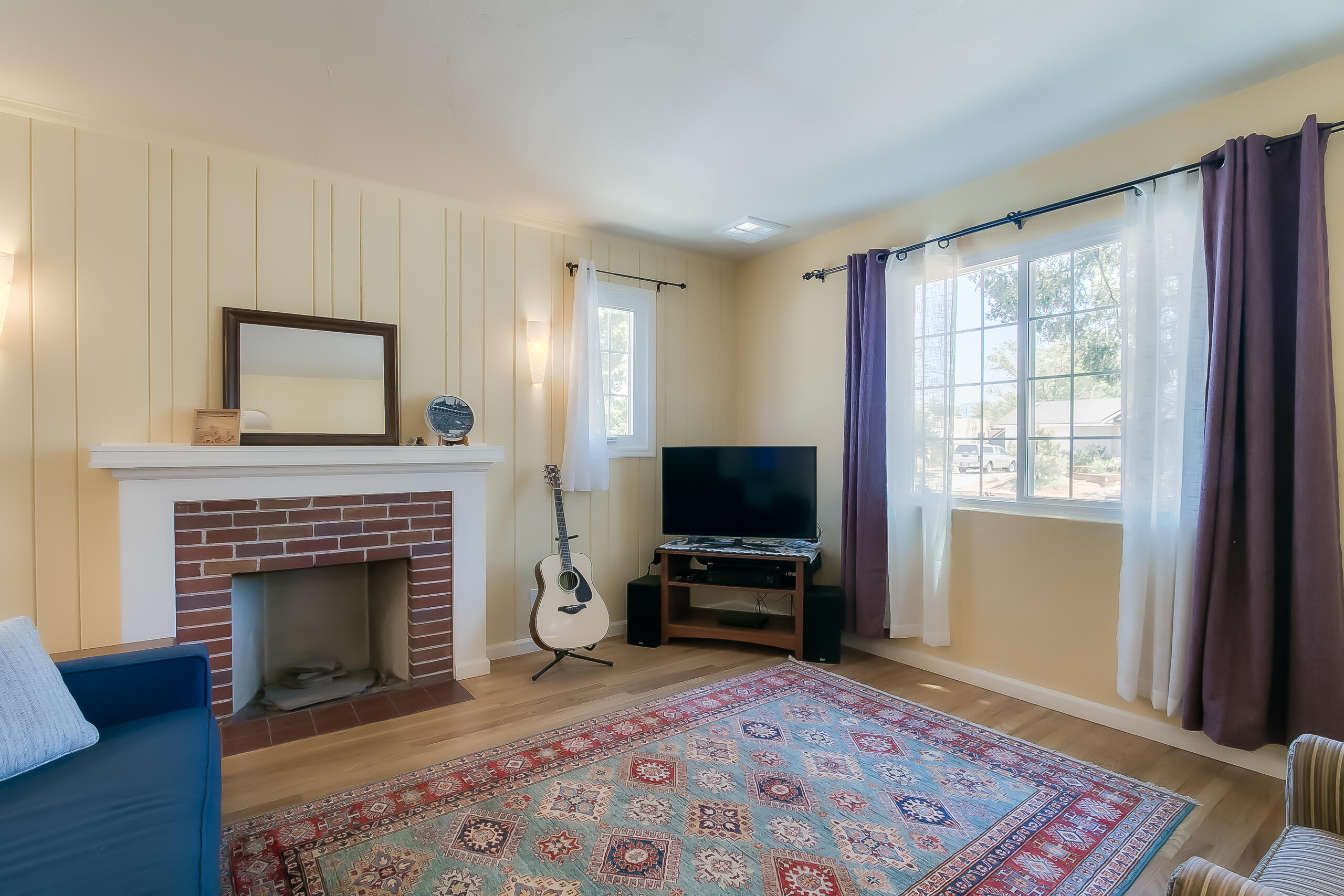 213 Hermosa Drive NE