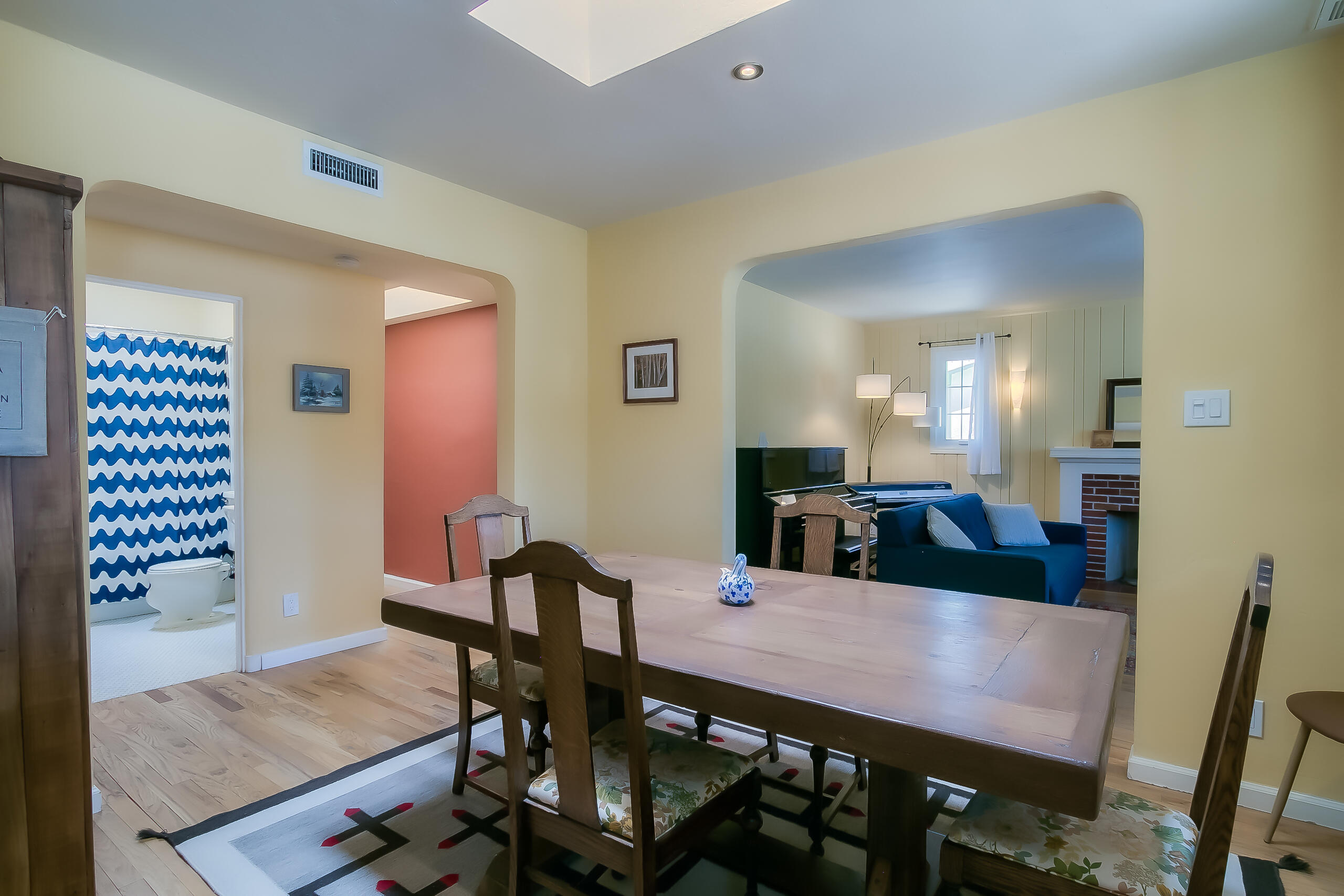 213 Hermosa Drive NE