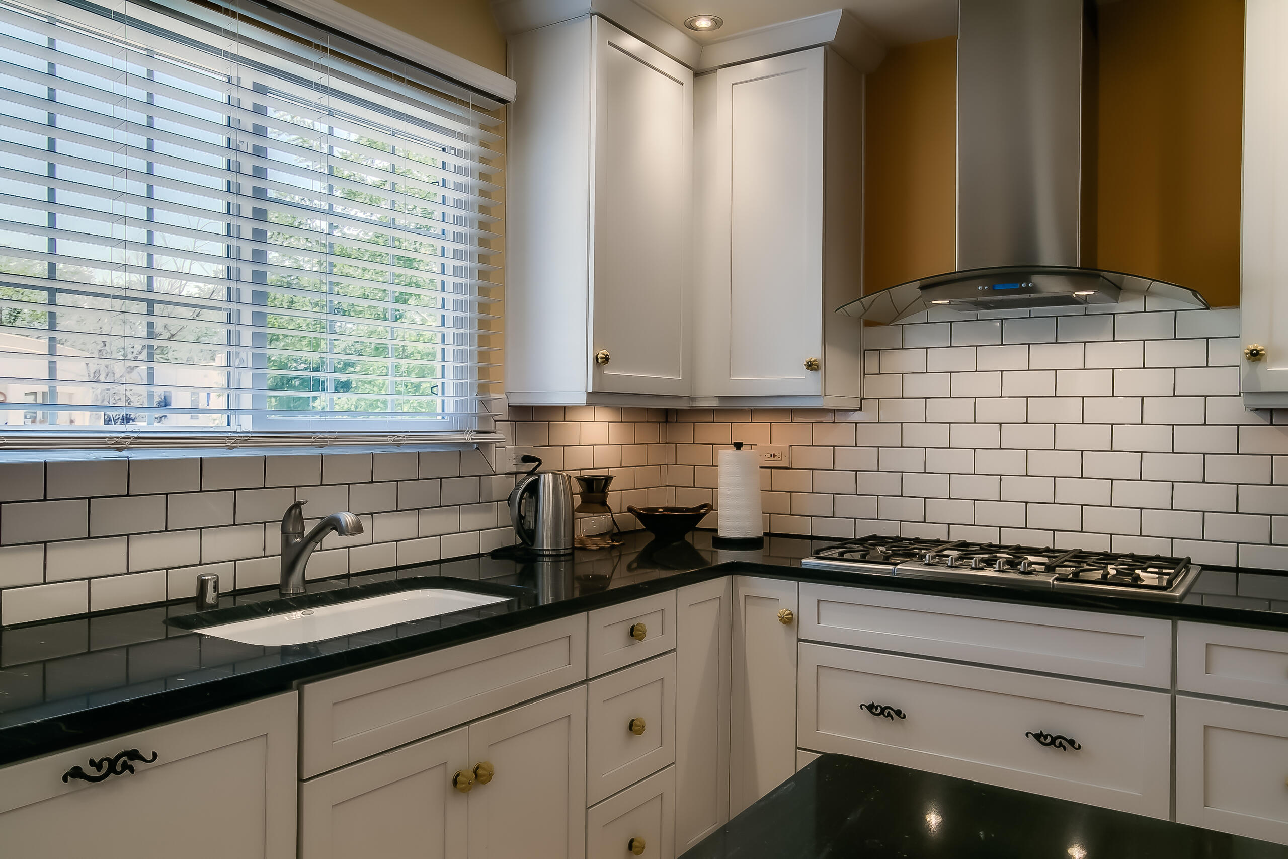 213 Hermosa Drive NE