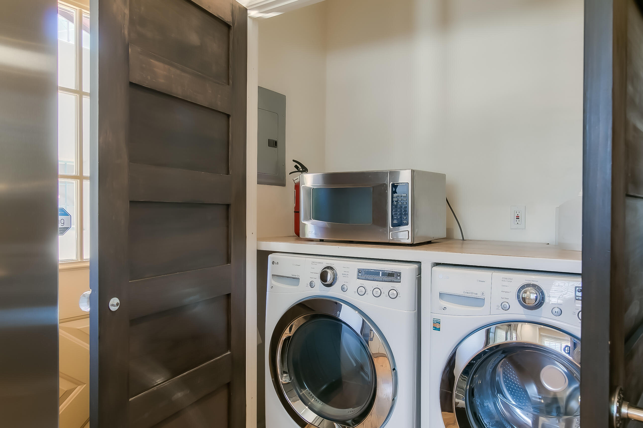 213 Hermosa Drive NE