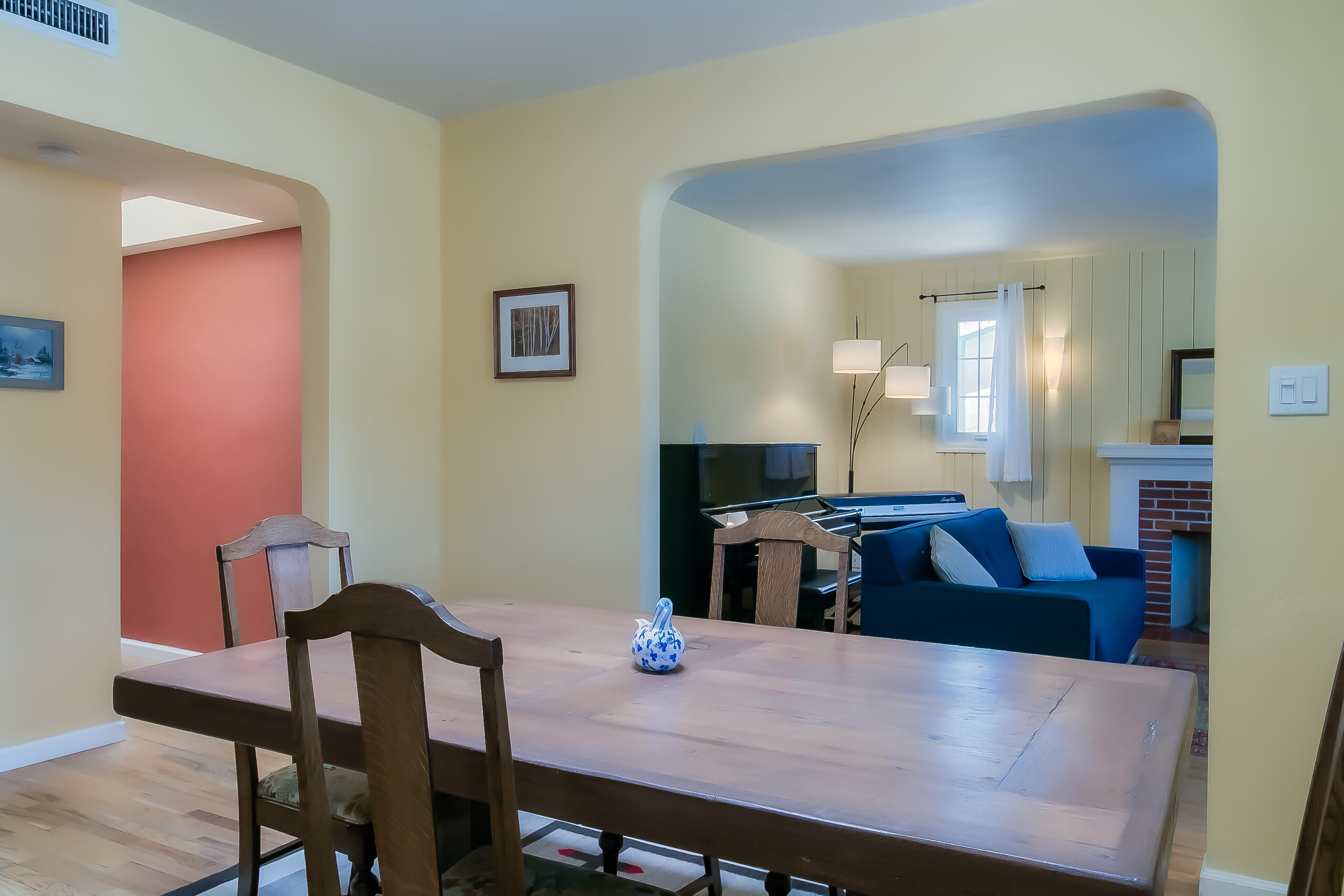 213 Hermosa Drive NE