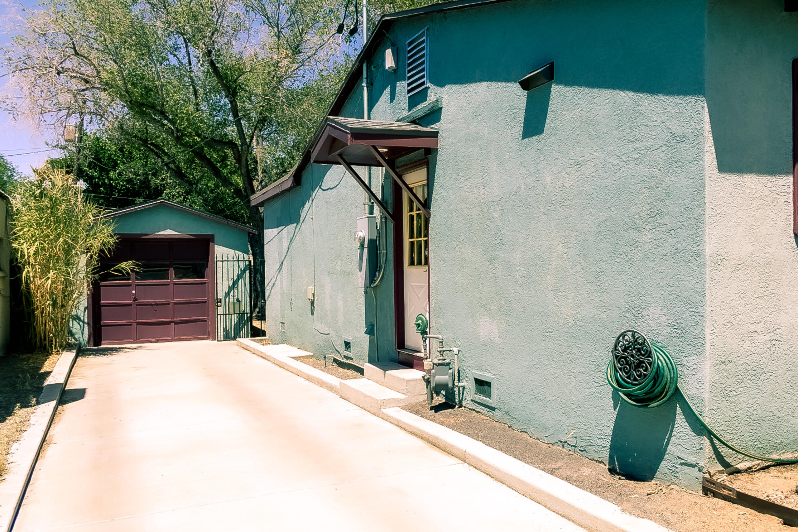 213 Hermosa Drive NE