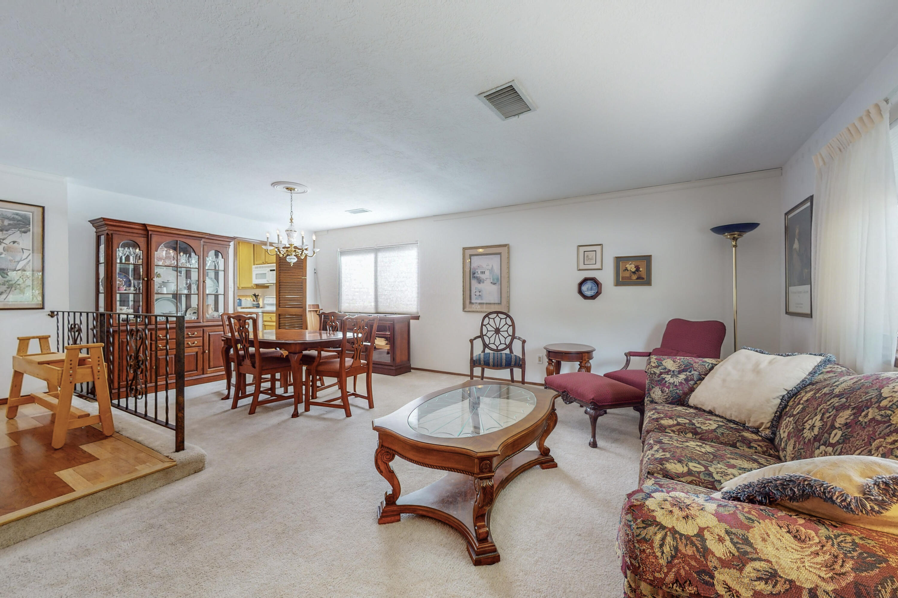 8132 Otero Avenue NE