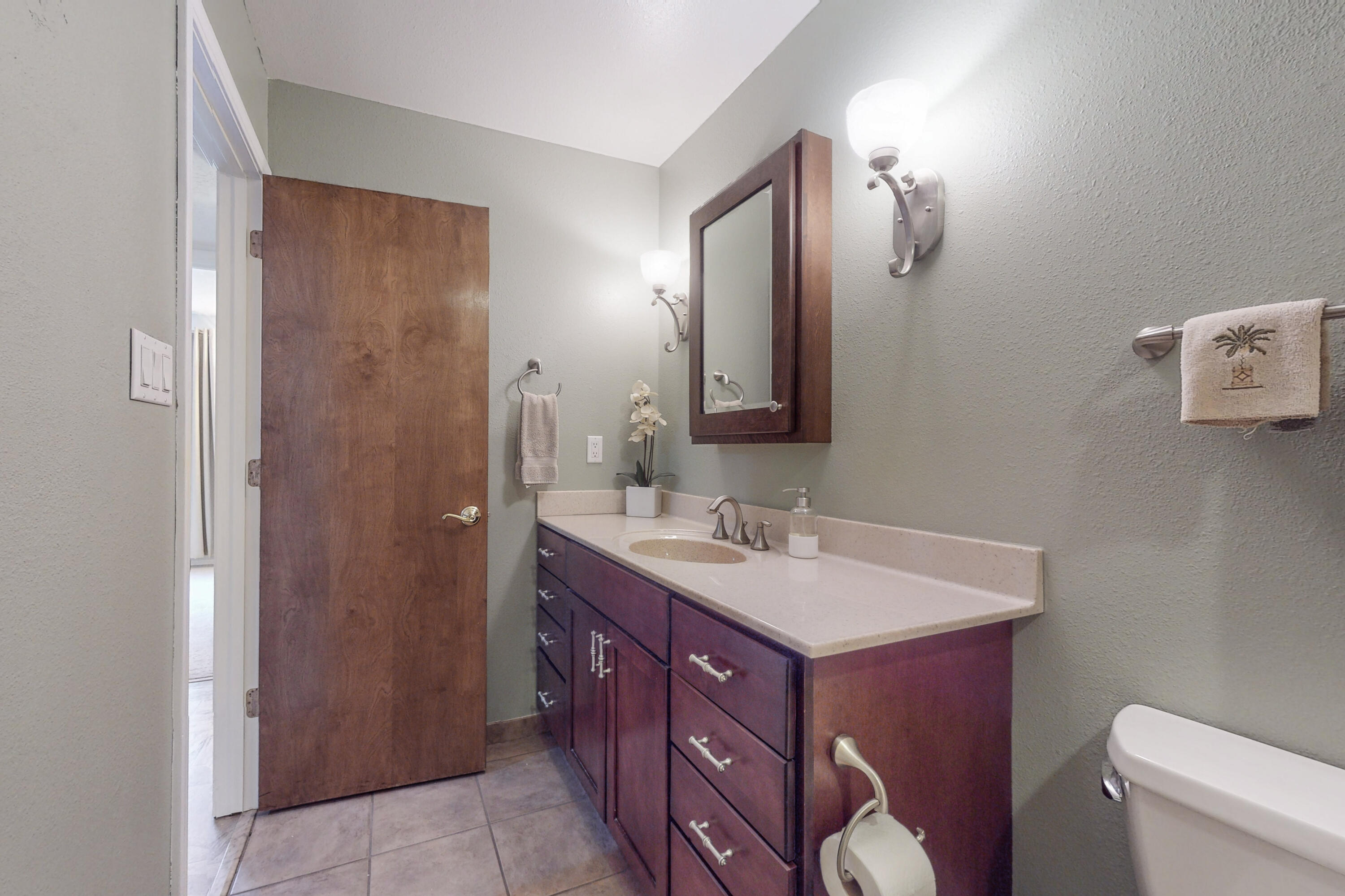 8132 Otero Avenue NE