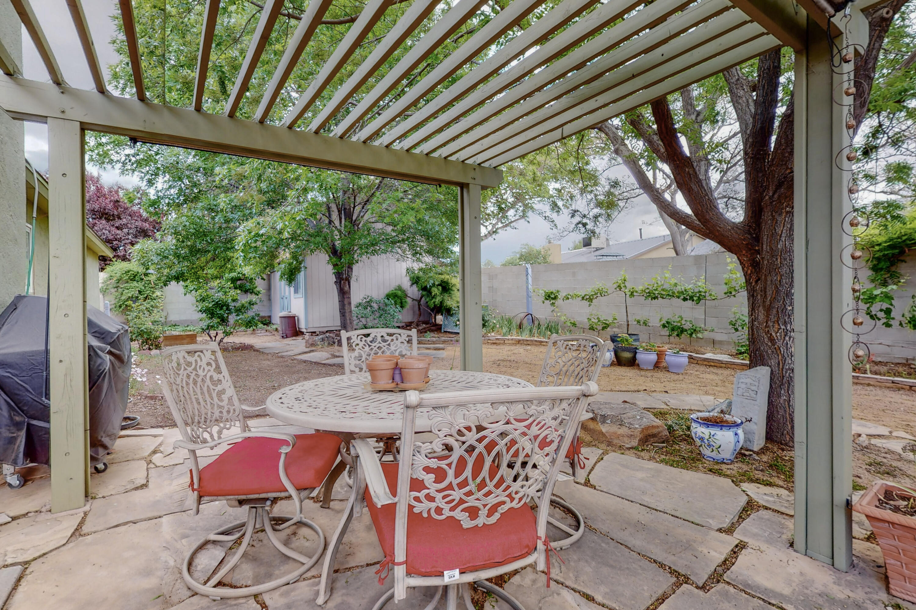 8132 Otero Avenue NE