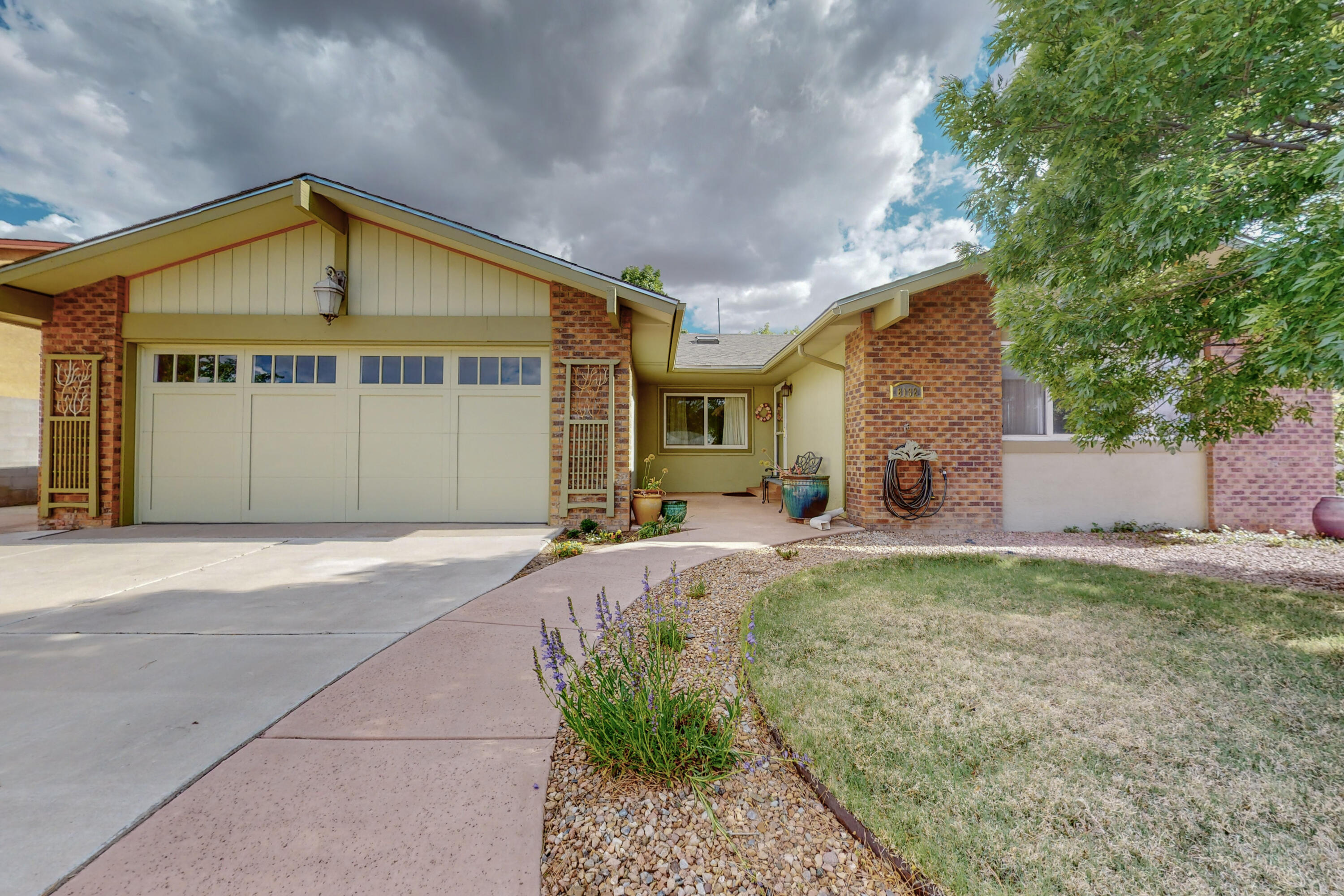 8132 Otero Avenue NE