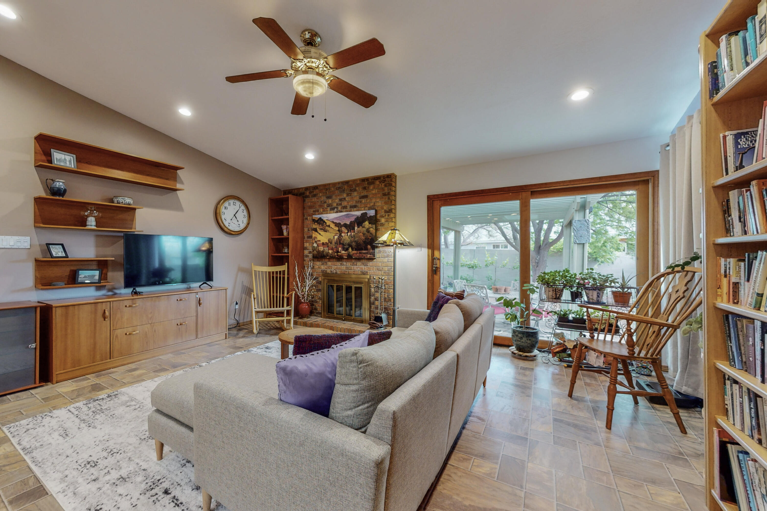 8132 Otero Avenue NE