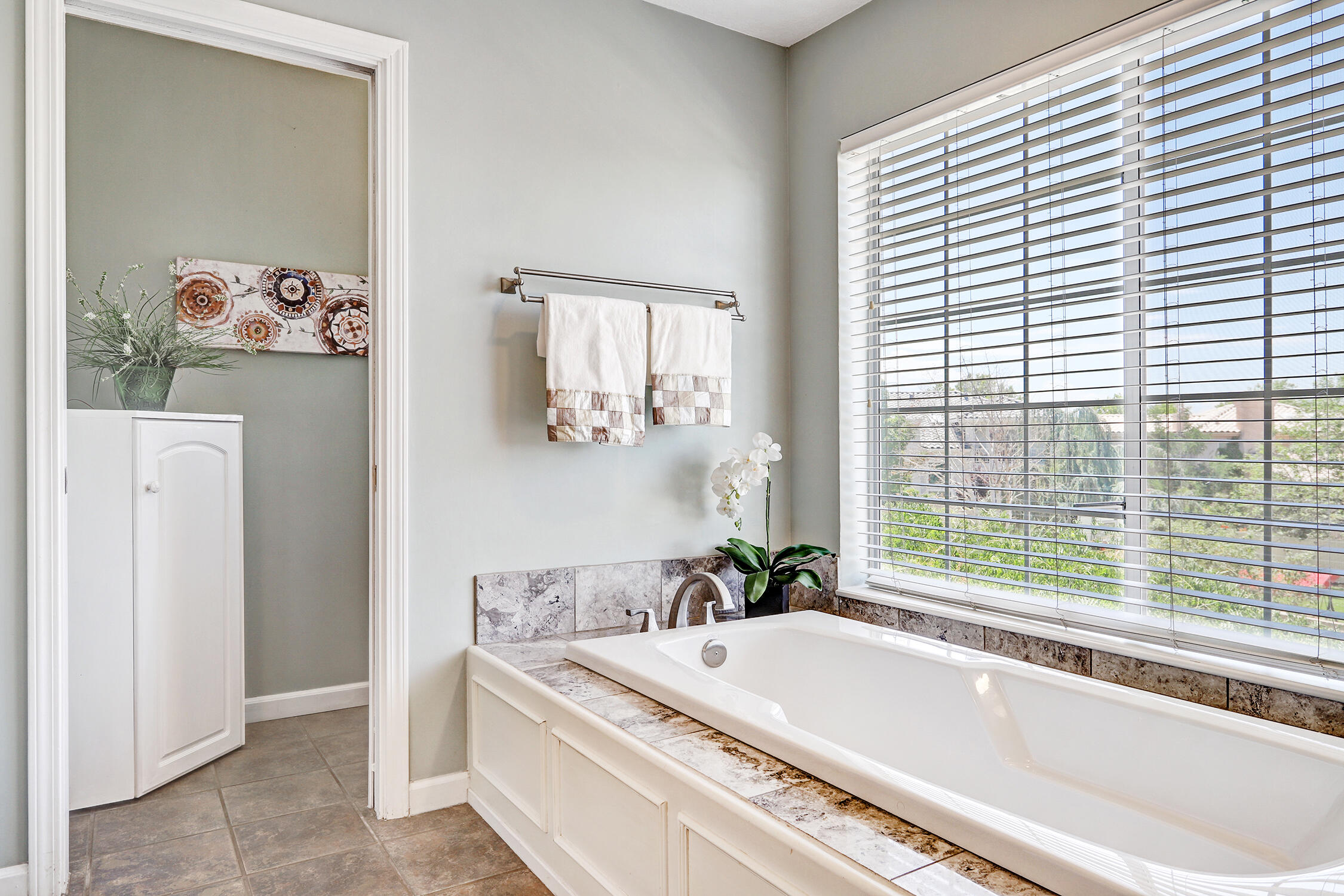 6100 Rosetree Place NE