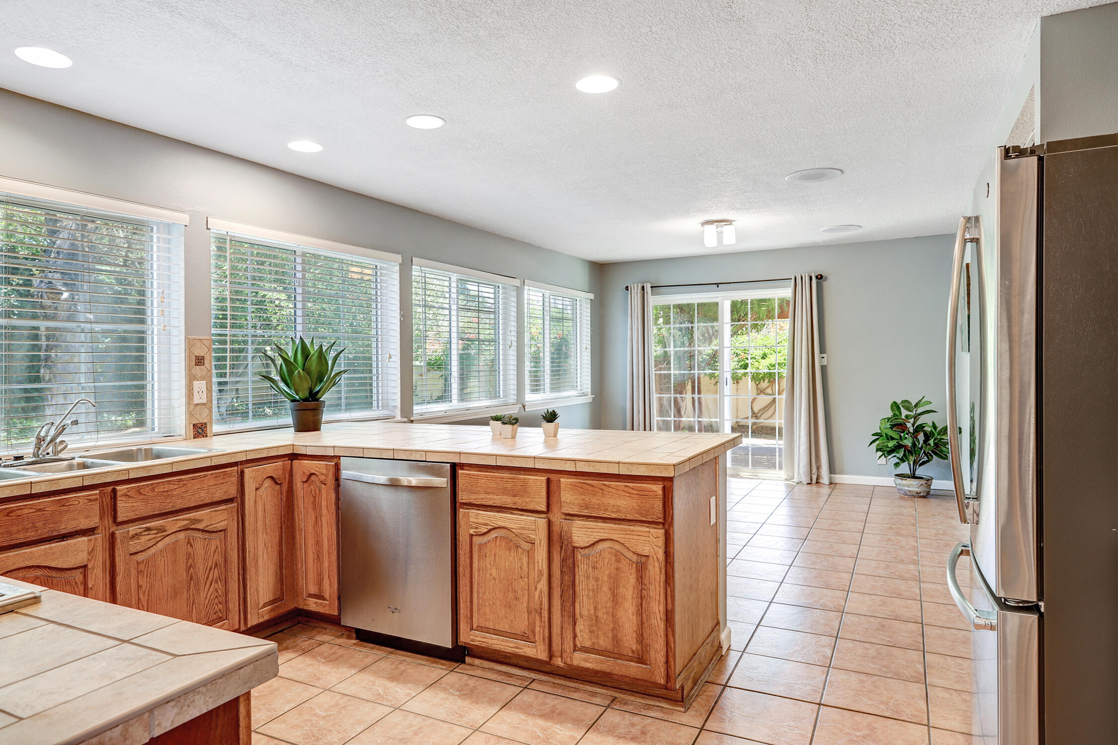 6100 Rosetree Place NE