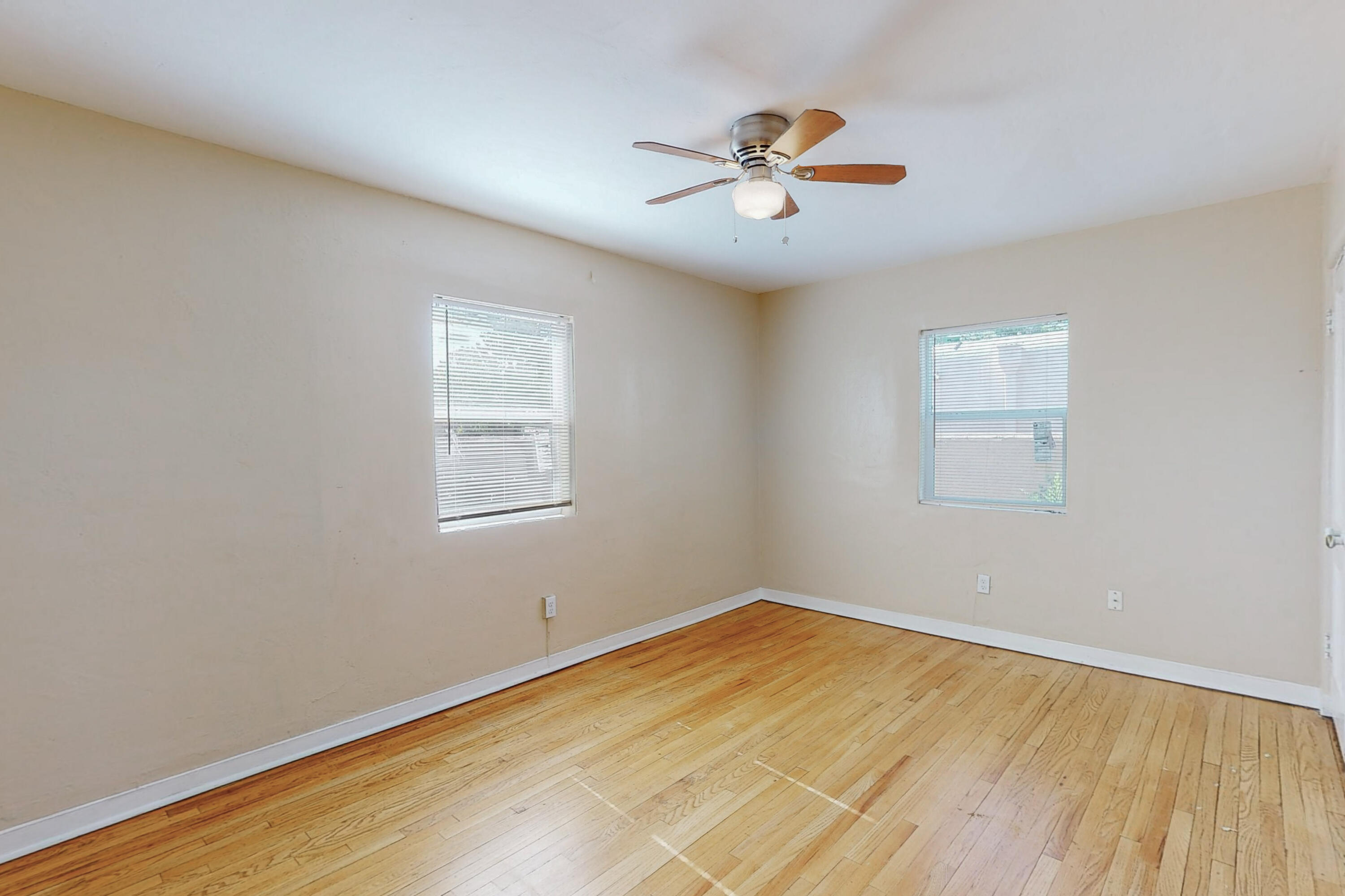 325 Laguayra Drive NE