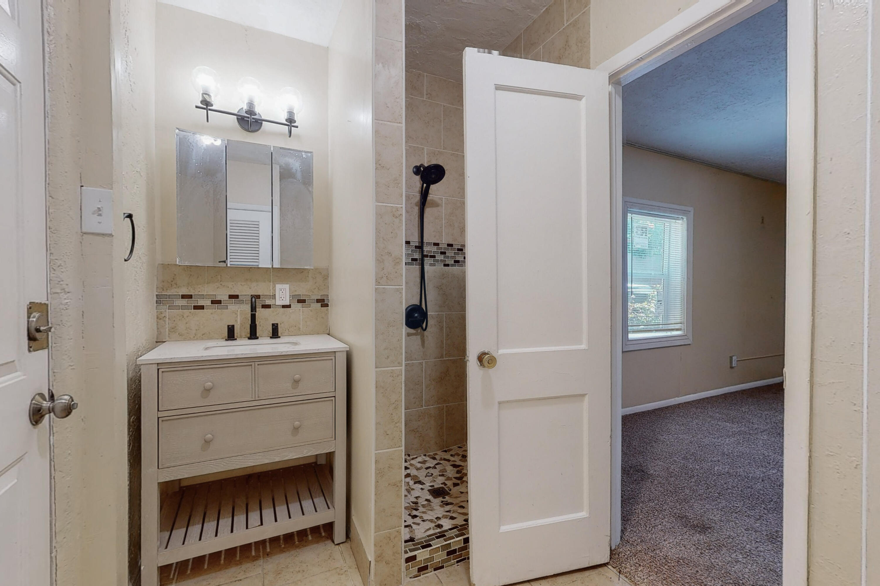 325 Laguayra Drive NE