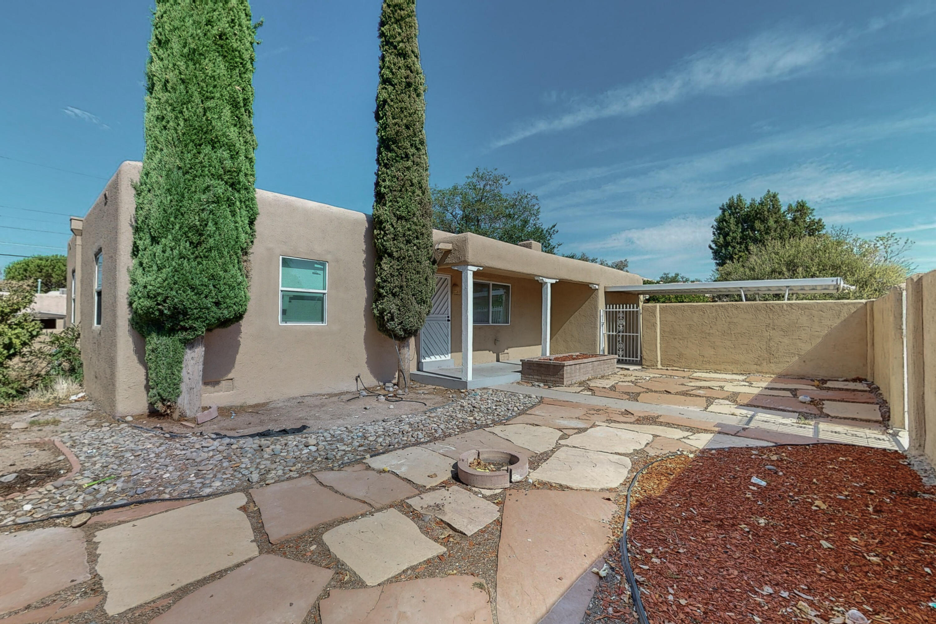 325 Laguayra Drive NE