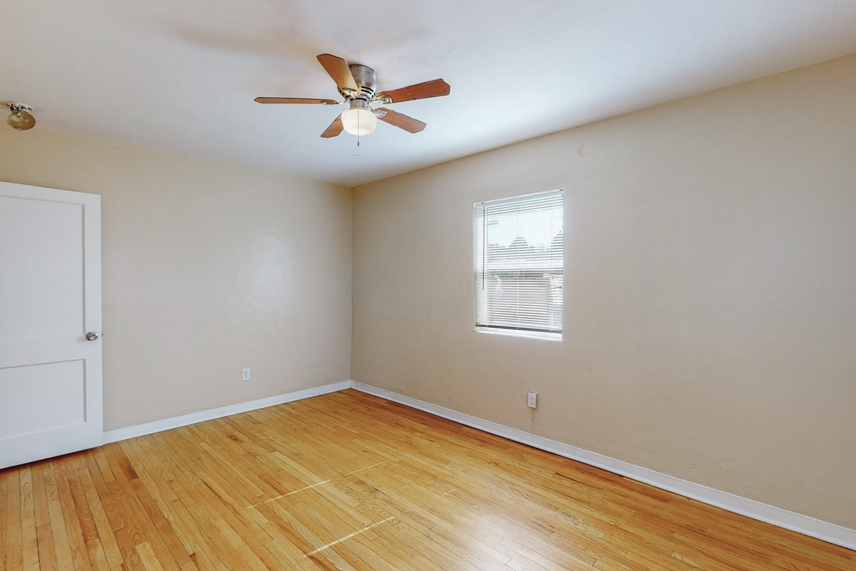 325 Laguayra Drive NE