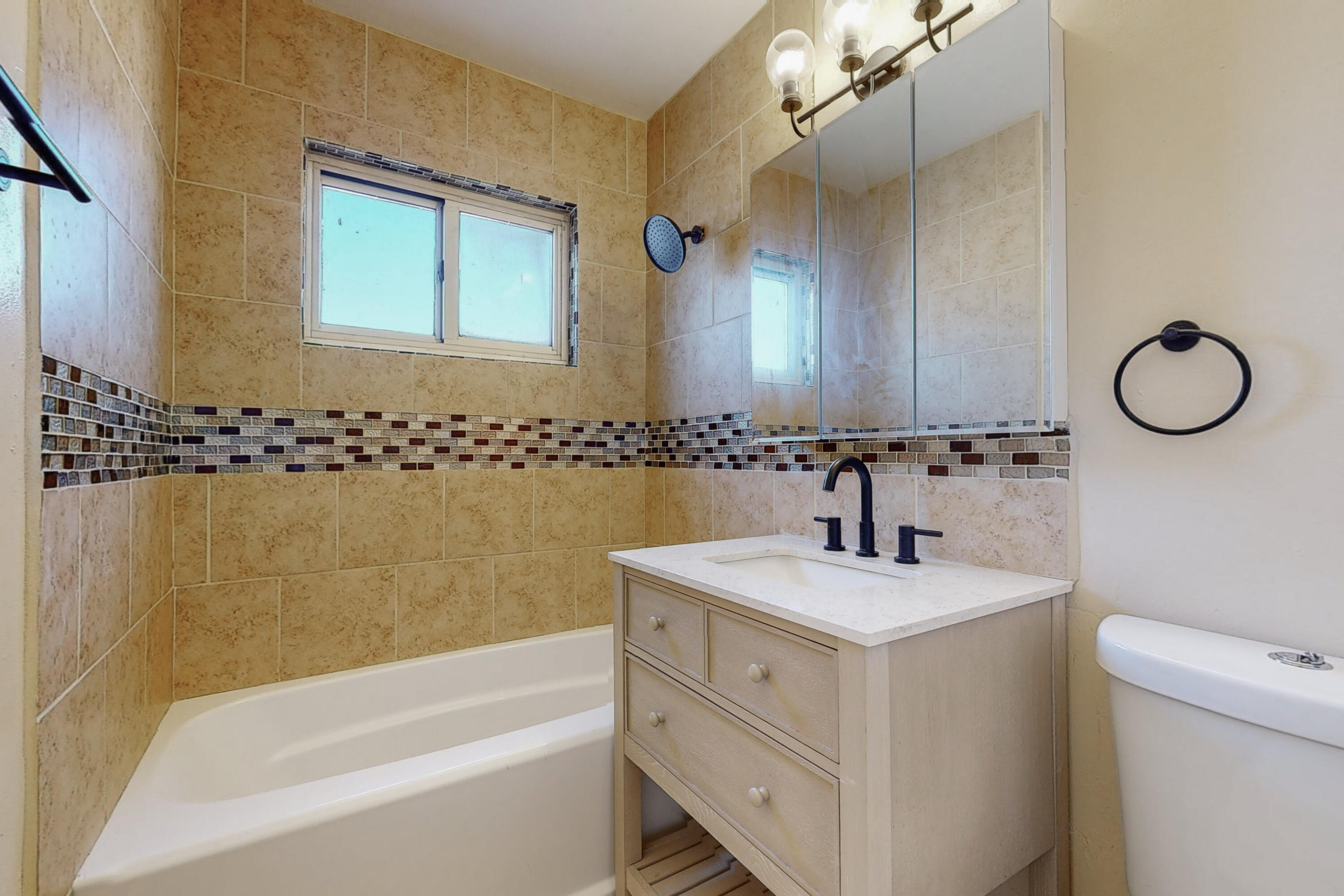 325 Laguayra Drive NE