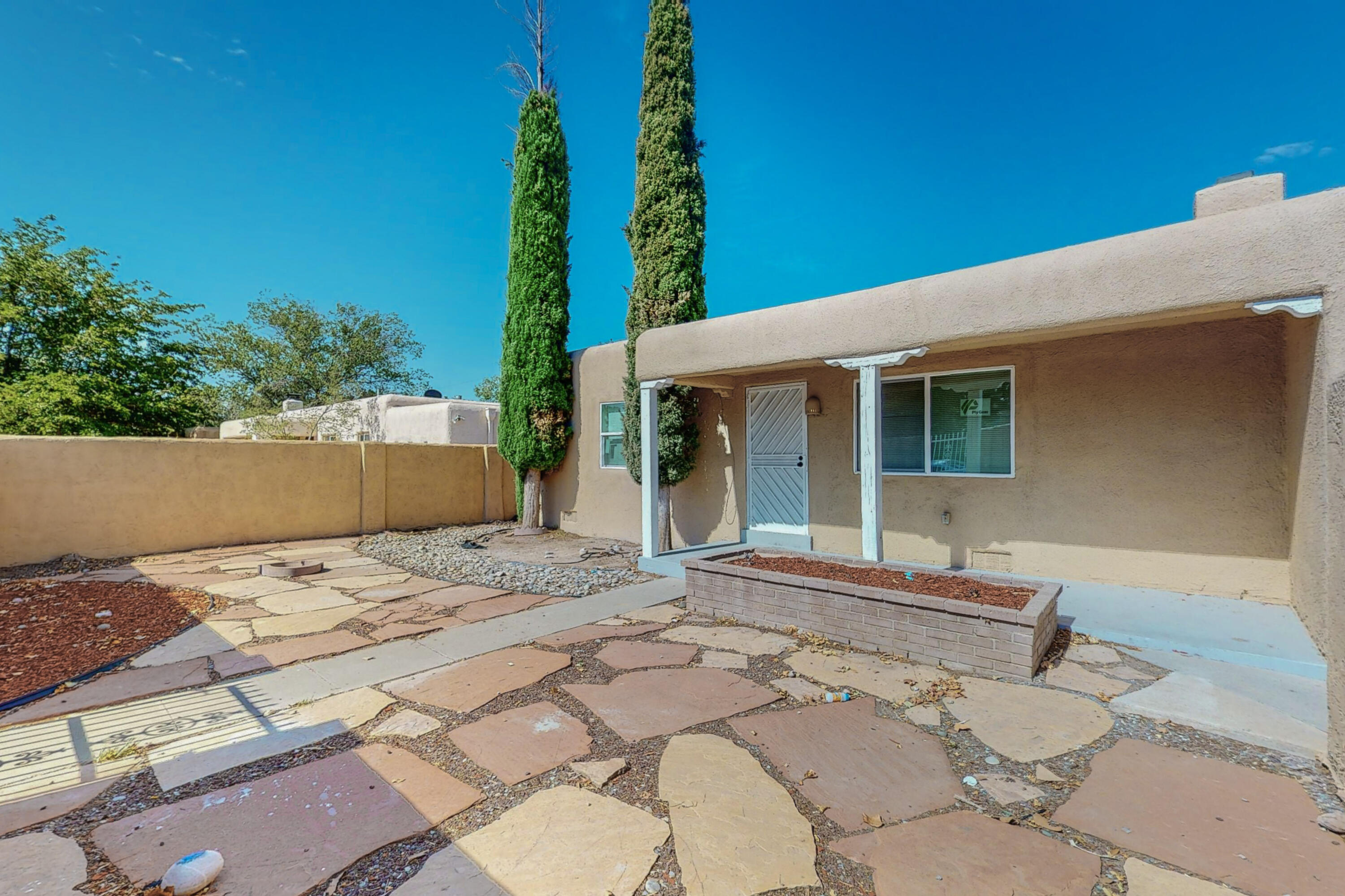 325 Laguayra Drive NE