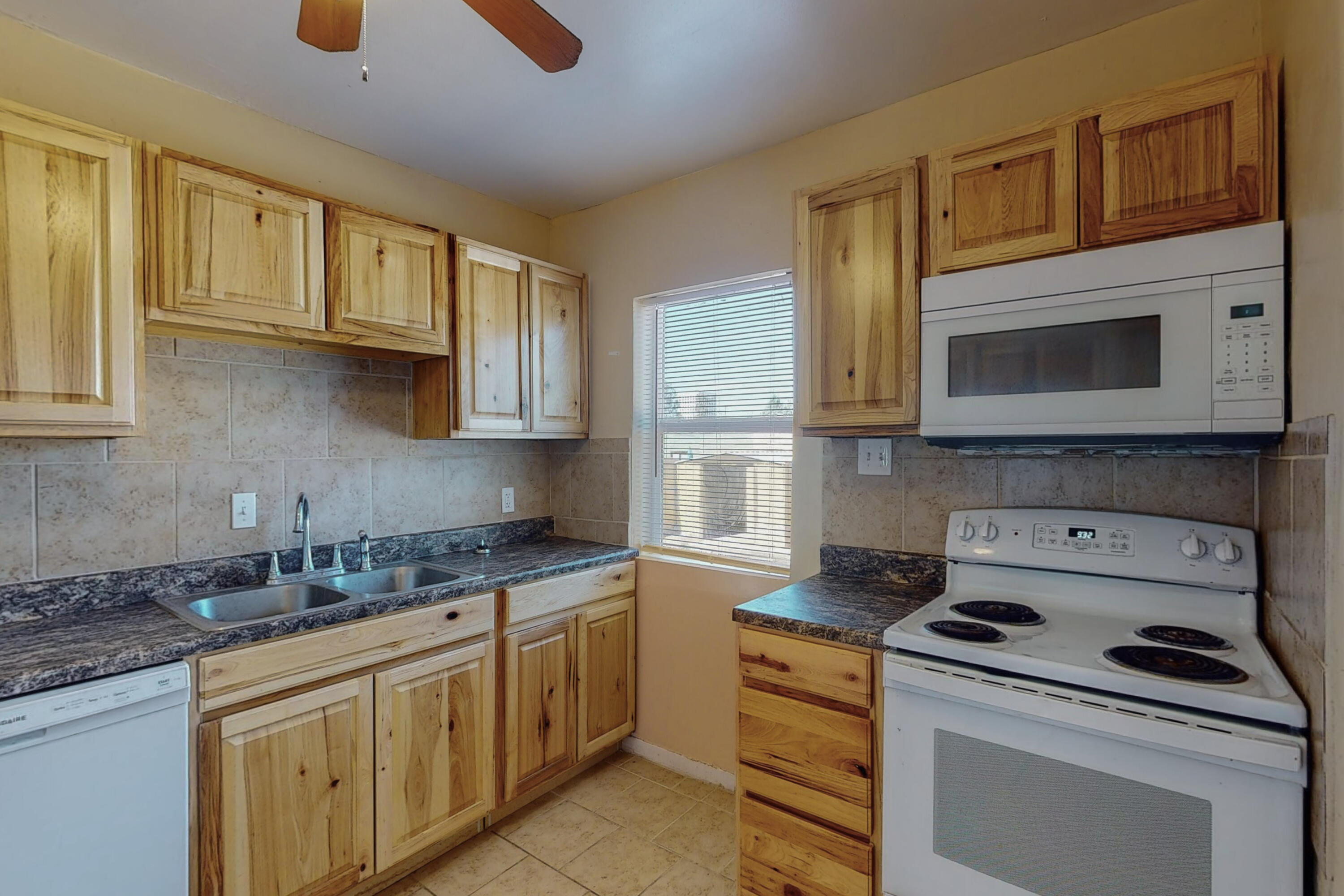 325 Laguayra Drive NE