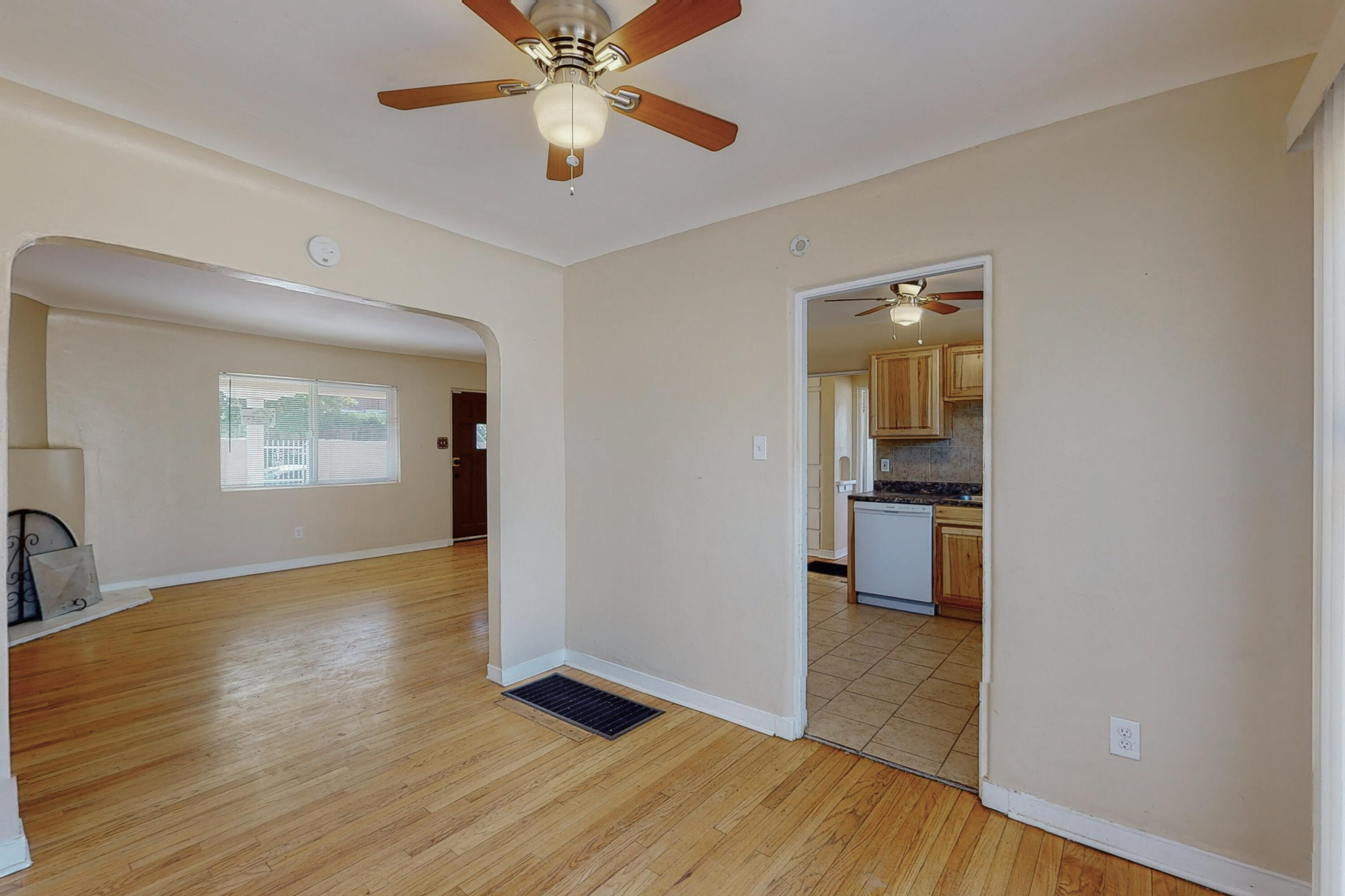 325 Laguayra Drive NE