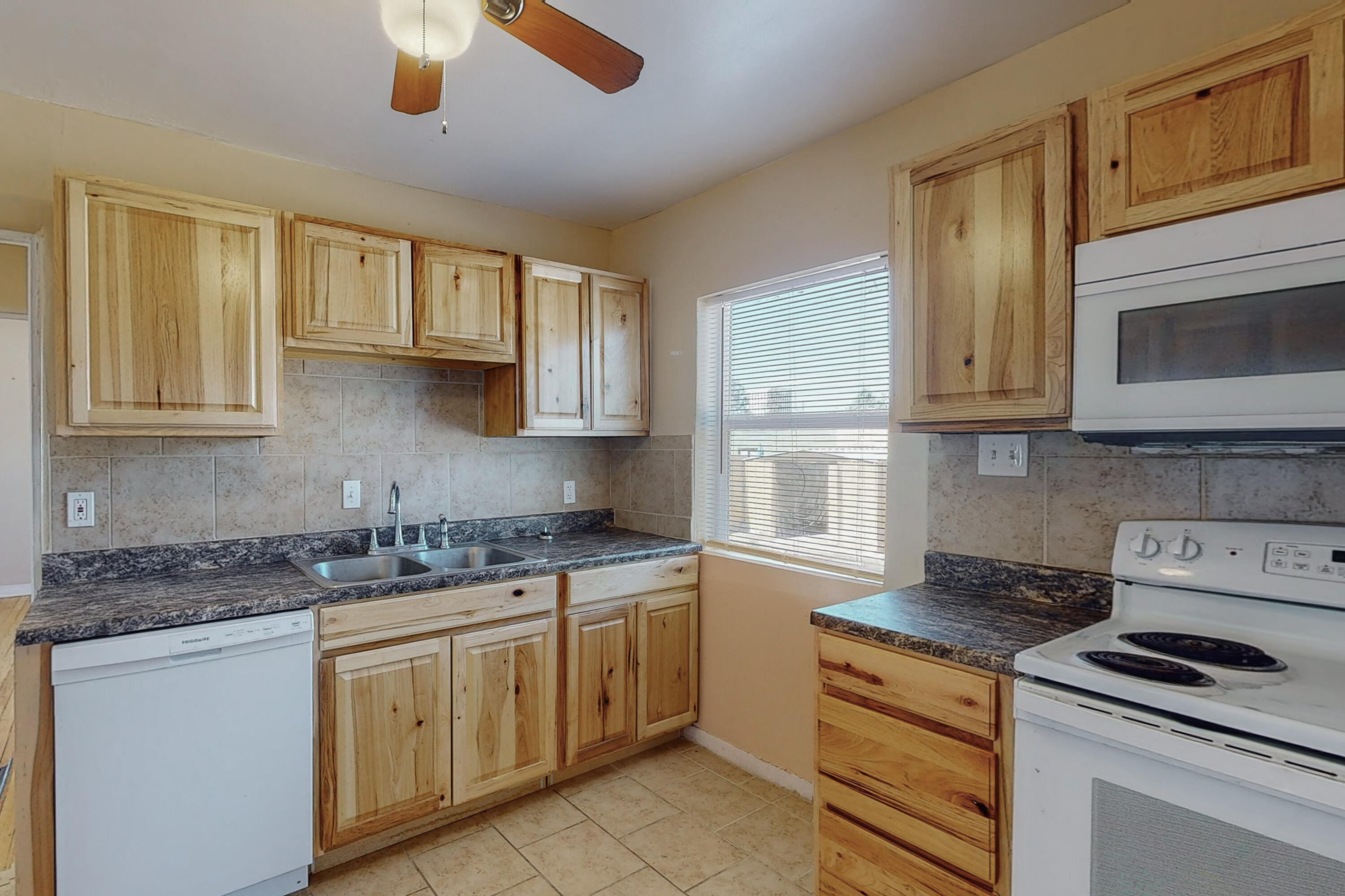 325 Laguayra Drive NE