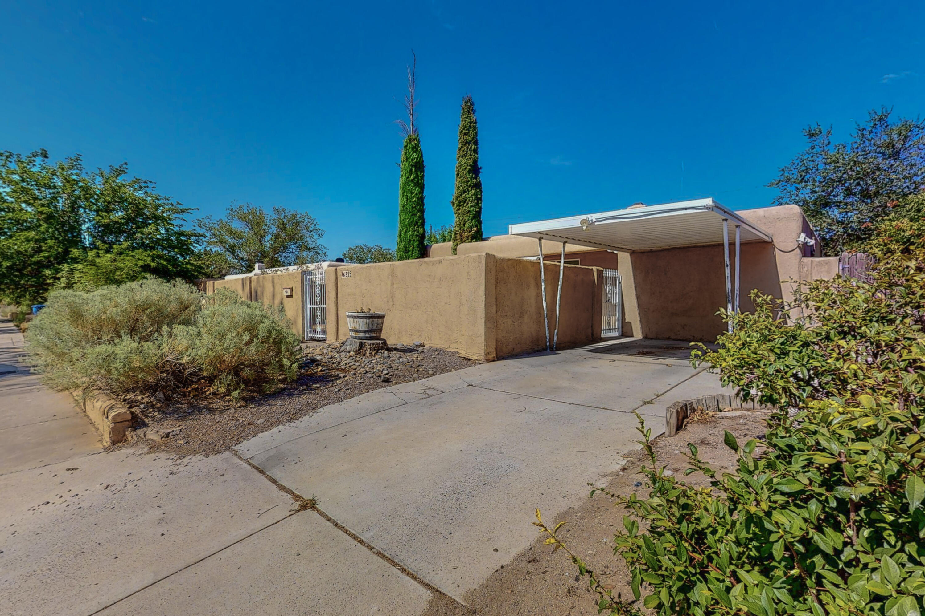 325 Laguayra Drive NE