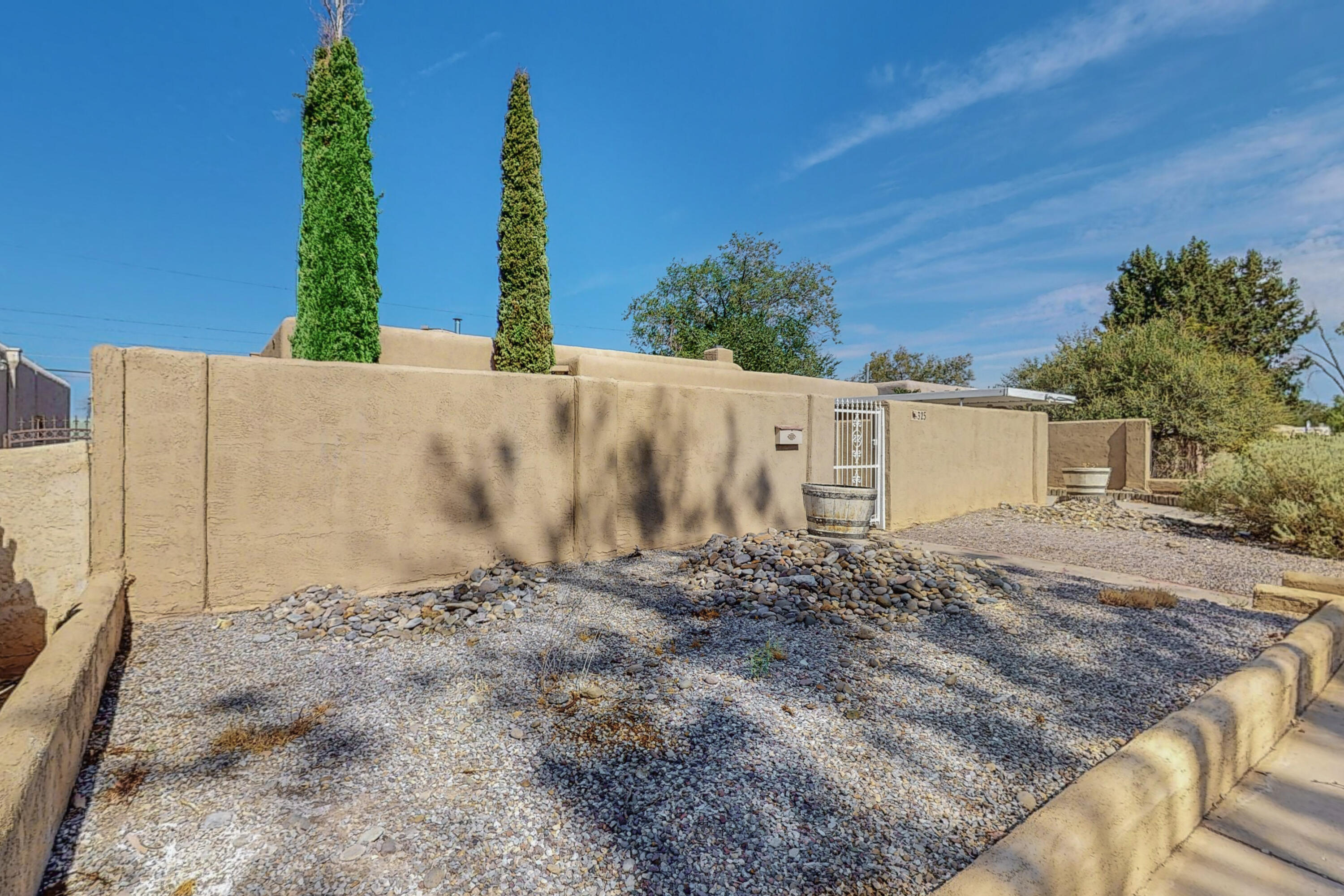 325 Laguayra Drive NE