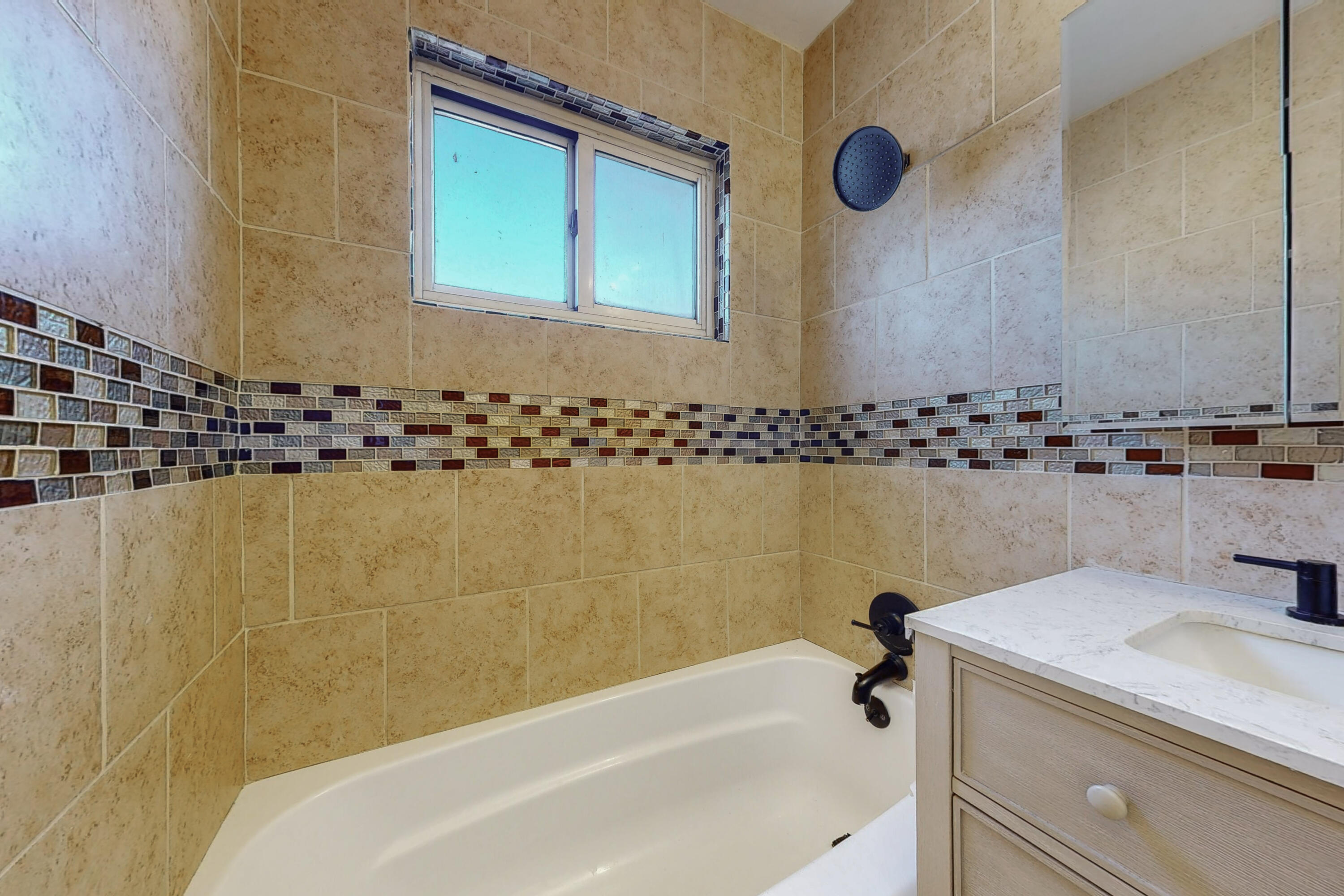 325 Laguayra Drive NE