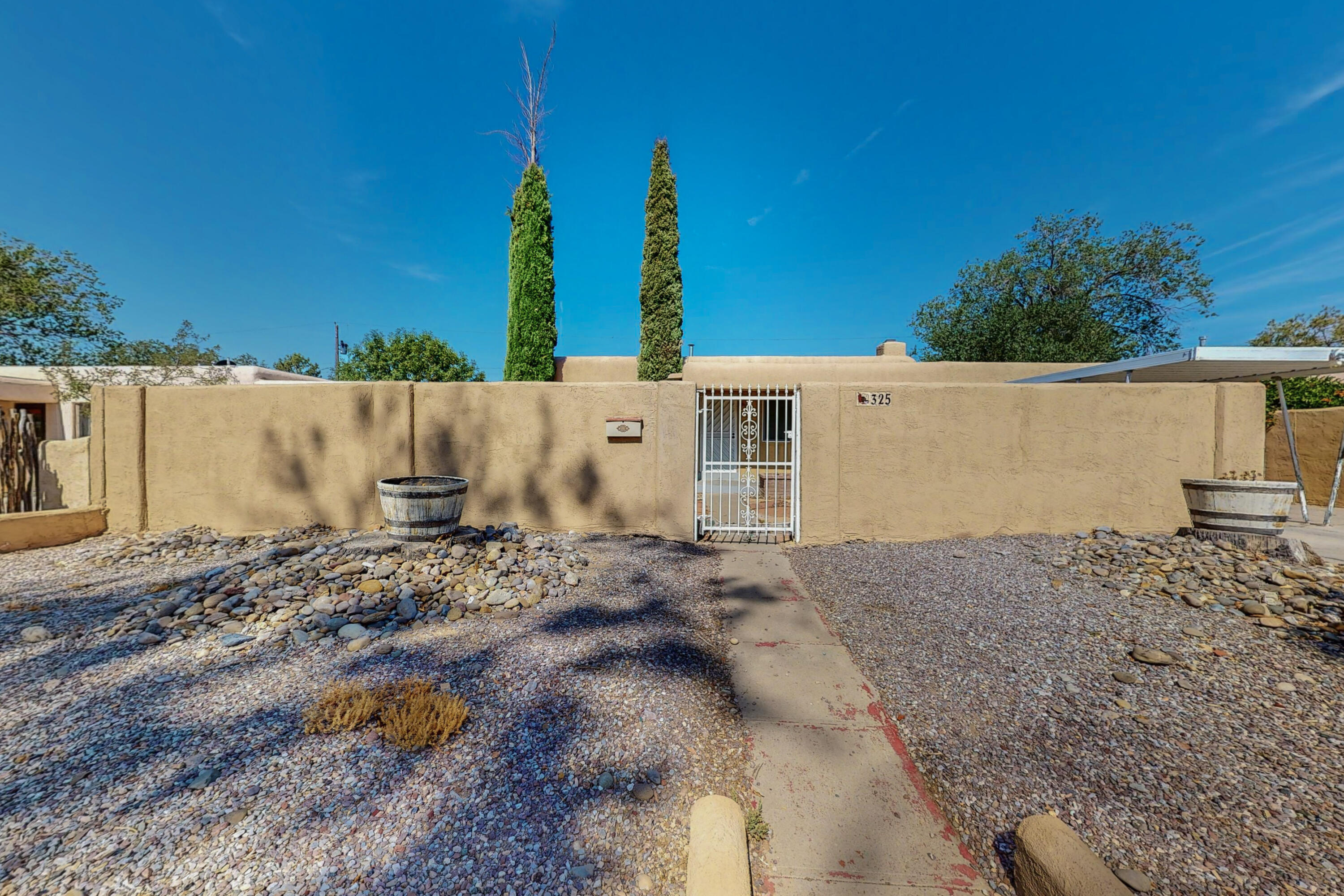 325 Laguayra Drive NE