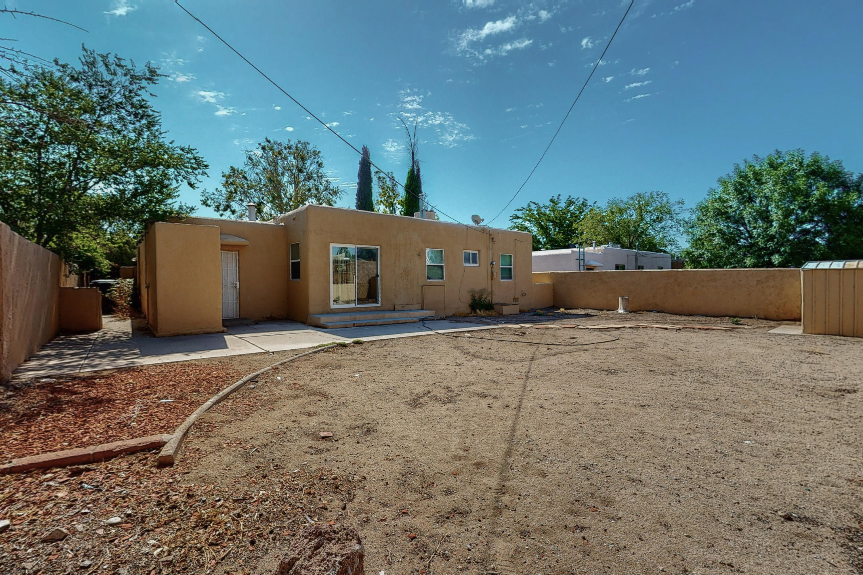 325 Laguayra Drive NE