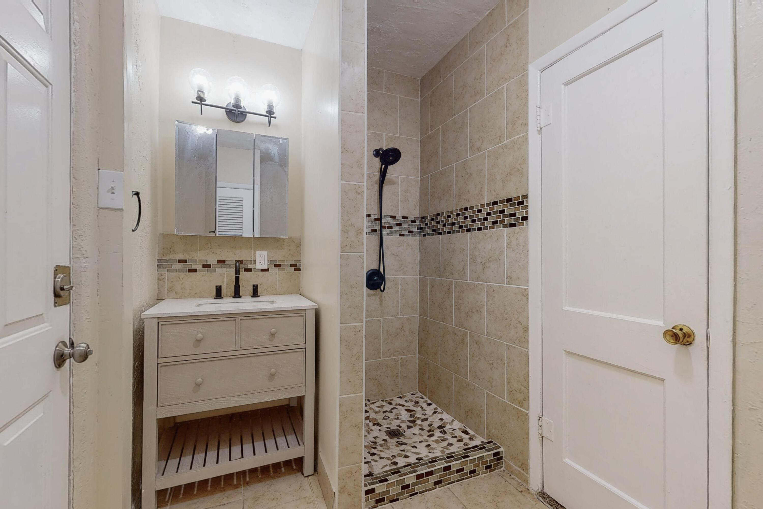 325 Laguayra Drive NE