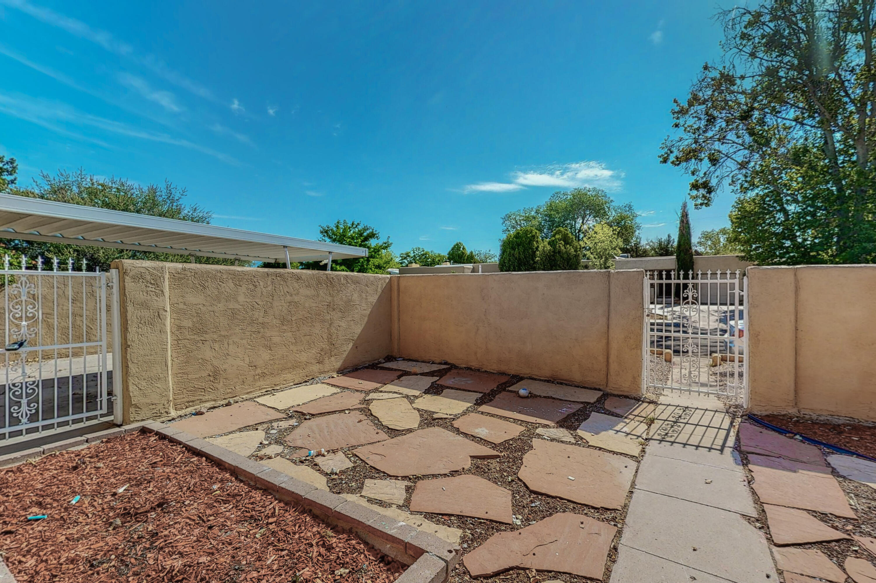 325 Laguayra Drive NE