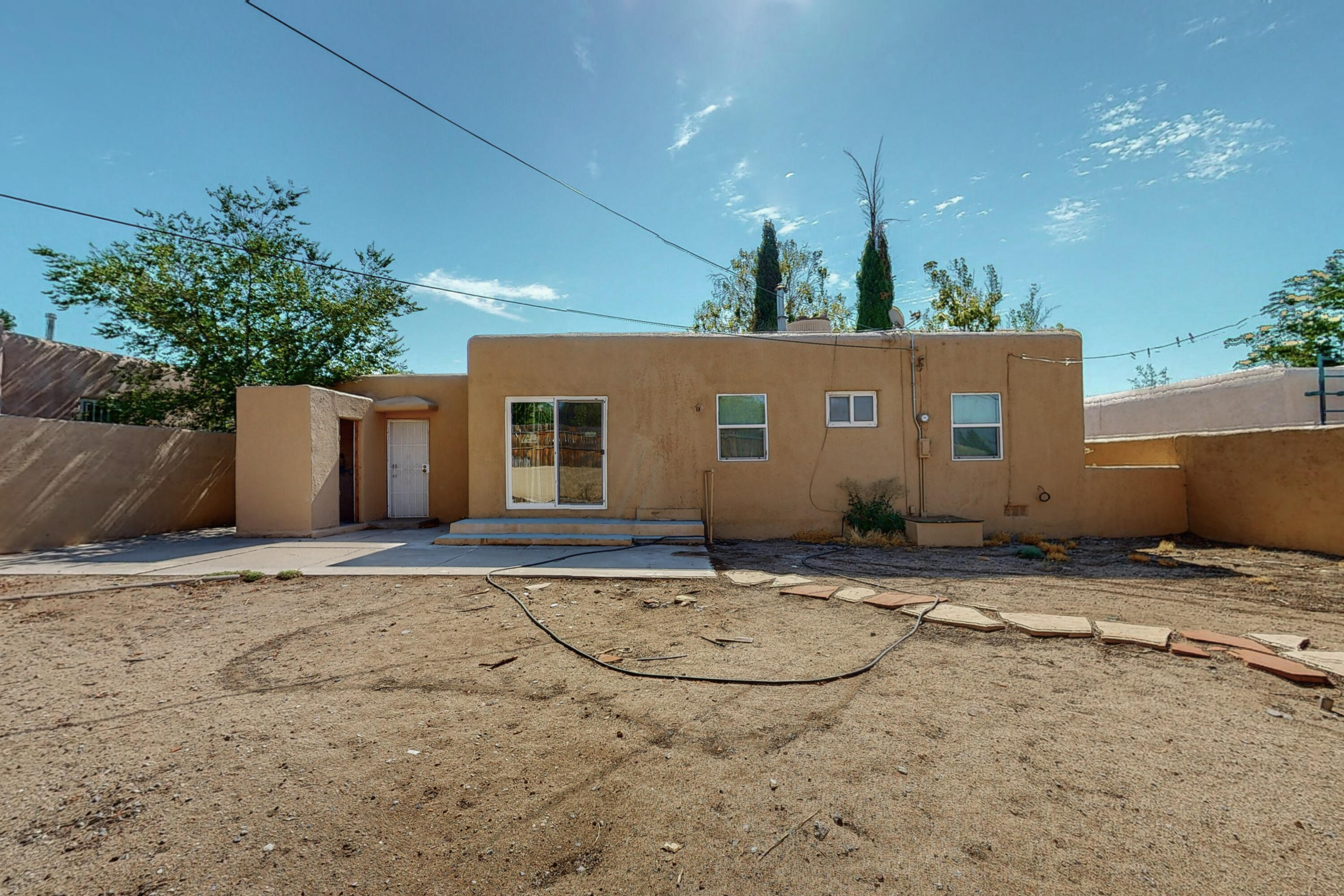 325 Laguayra Drive NE