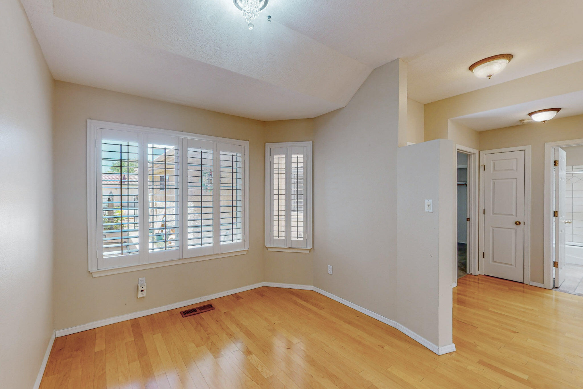 596 Eastlake Drive SE