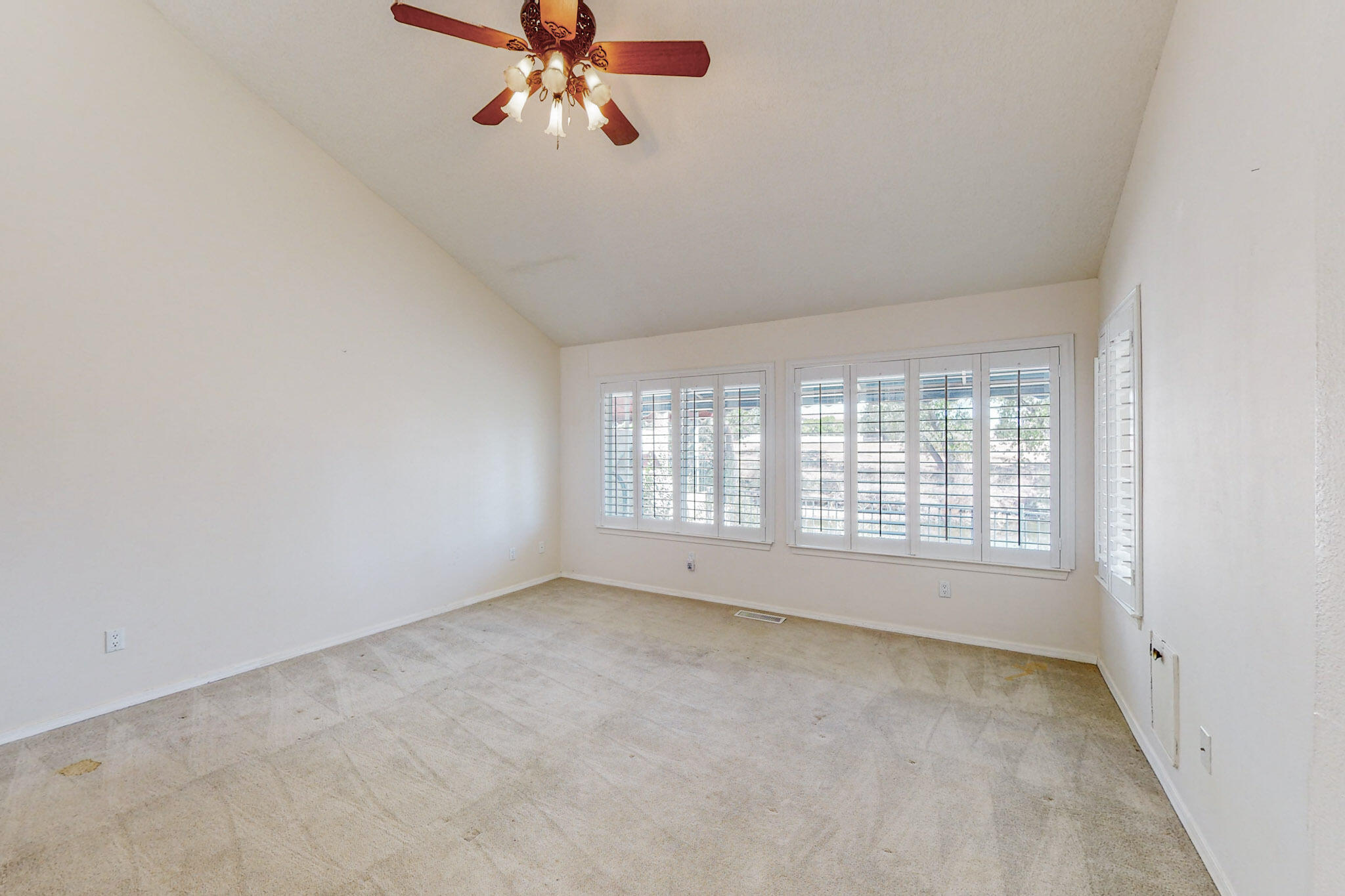 596 Eastlake Drive SE