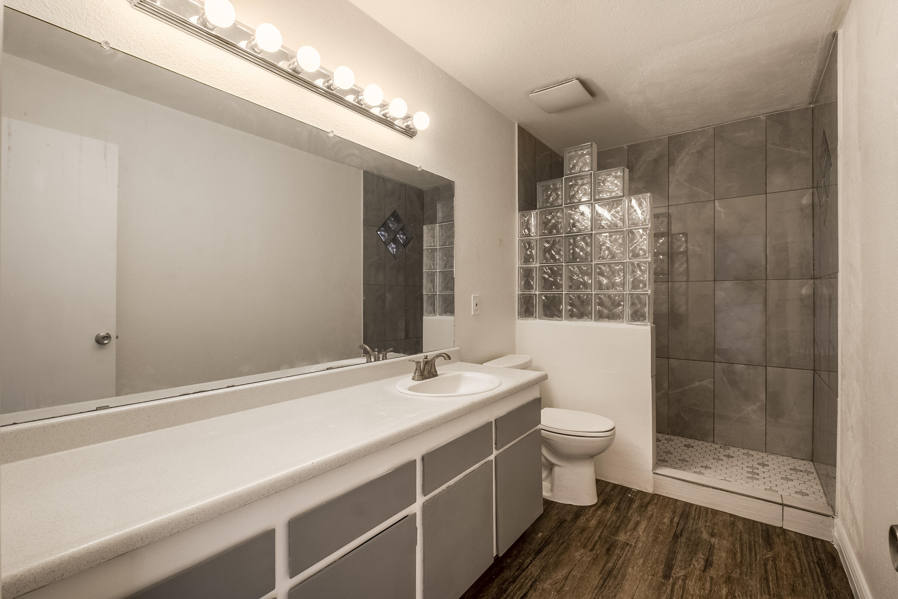 5216 Valle Vista Drive NW