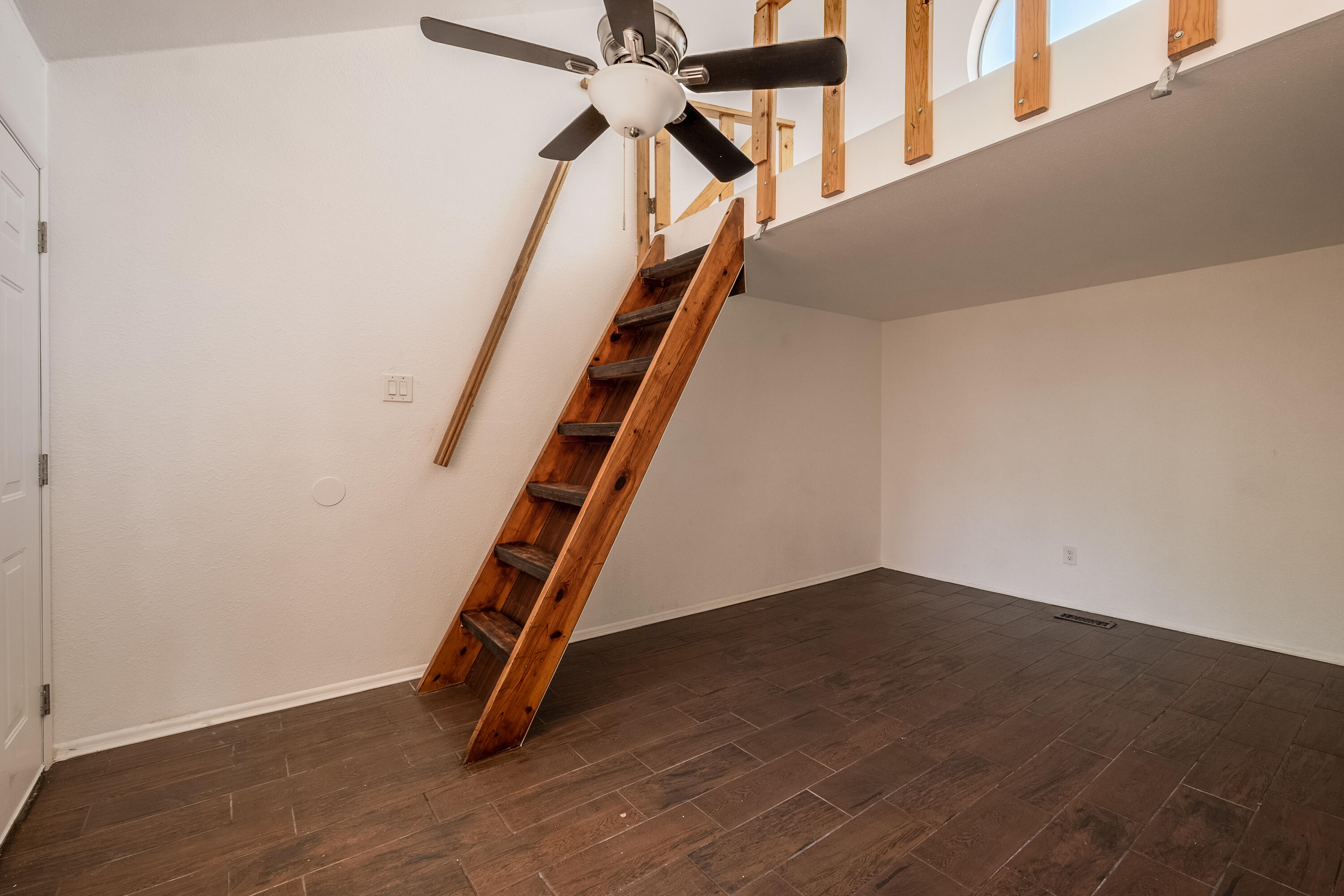 5216 Valle Vista Drive NW