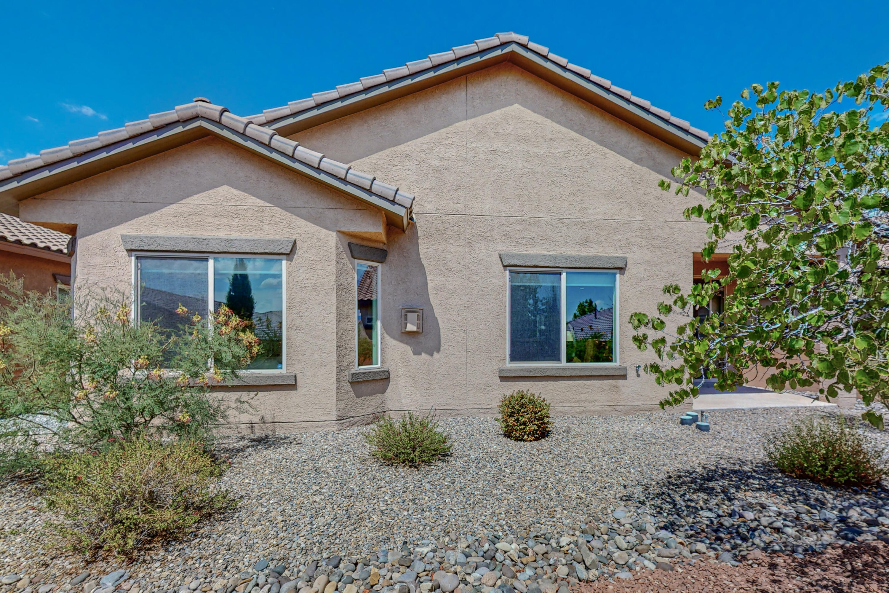 3808 Puenta Alto Avenue NE