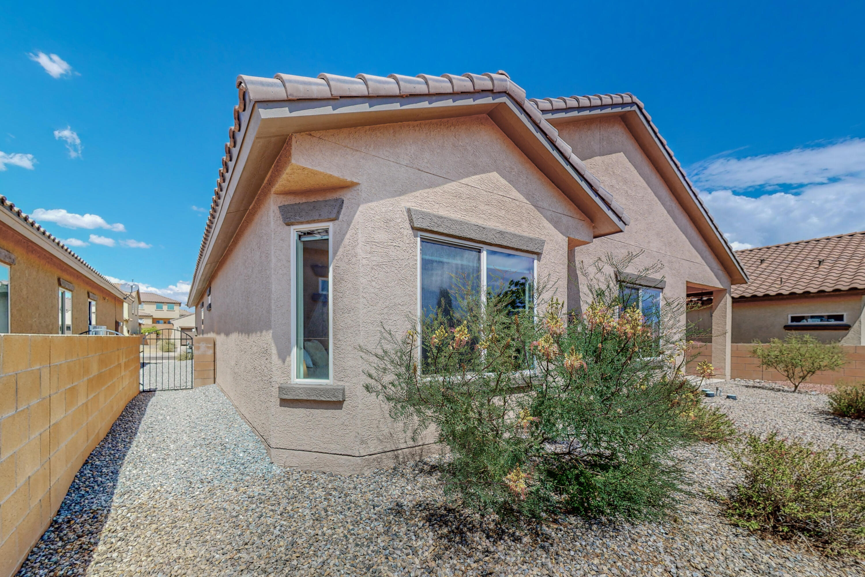 3808 Puenta Alto Avenue NE