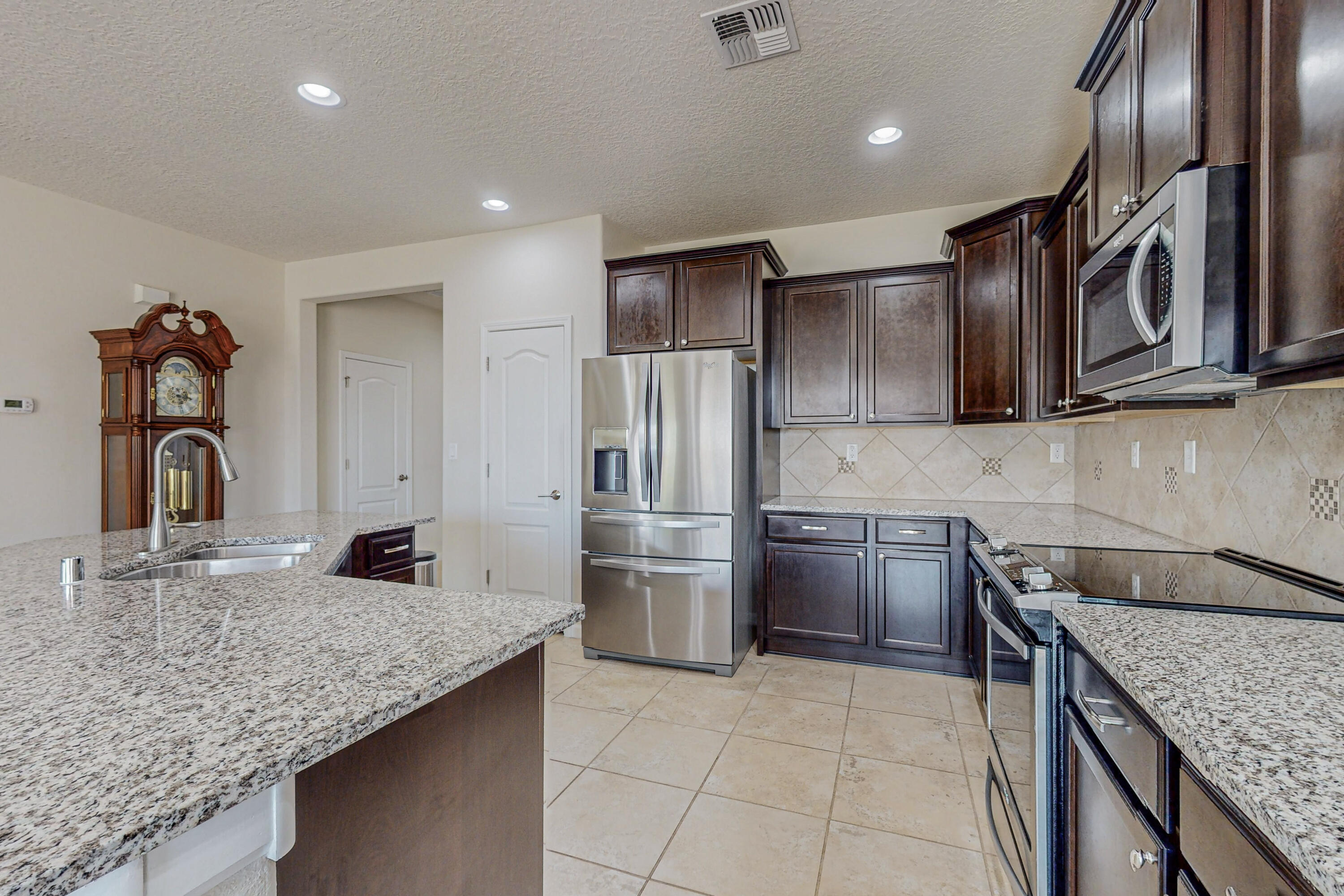 3808 Puenta Alto Avenue NE