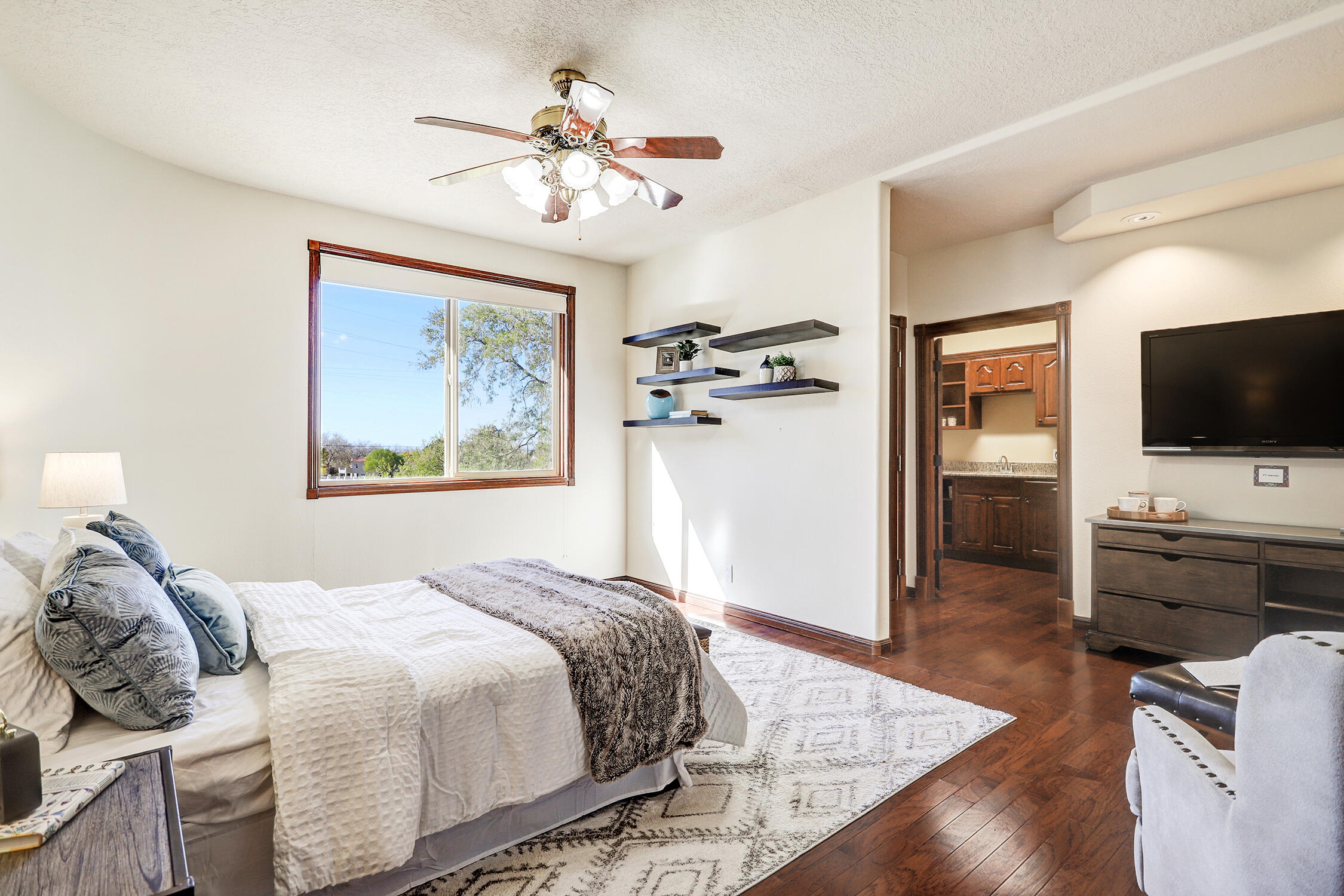 11001 San Antonio Drive NE