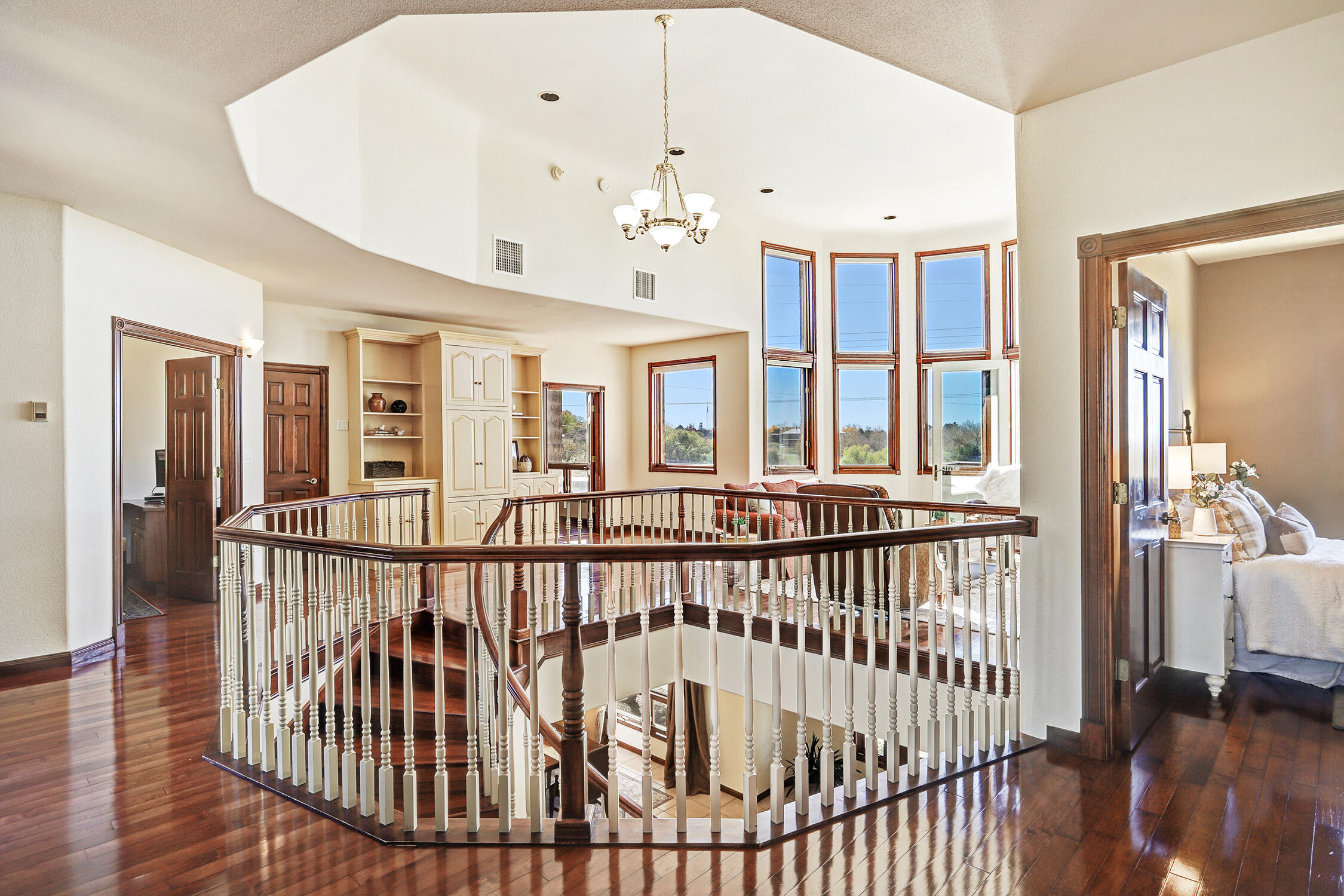 11001 San Antonio Drive NE