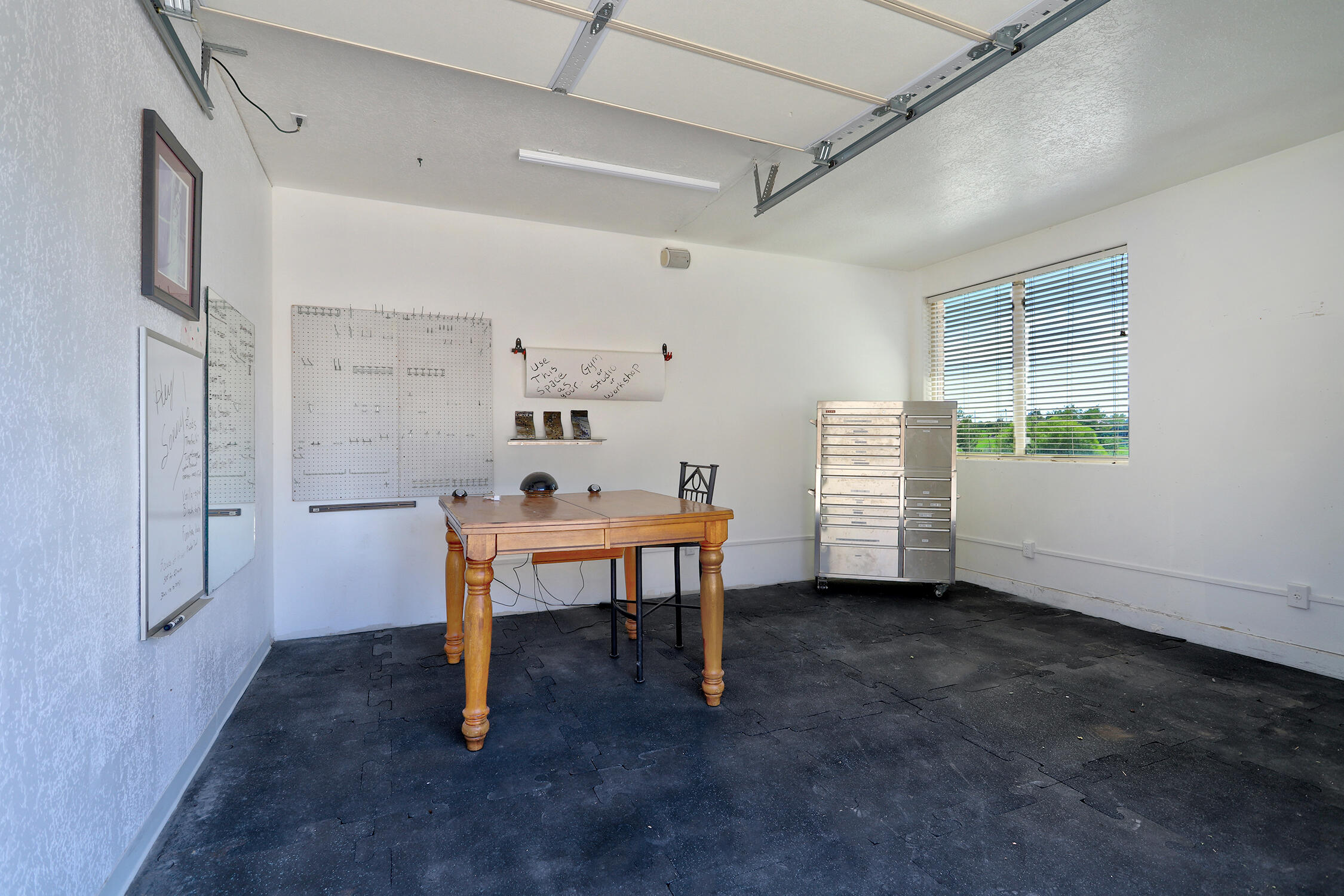 11001 San Antonio Drive NE