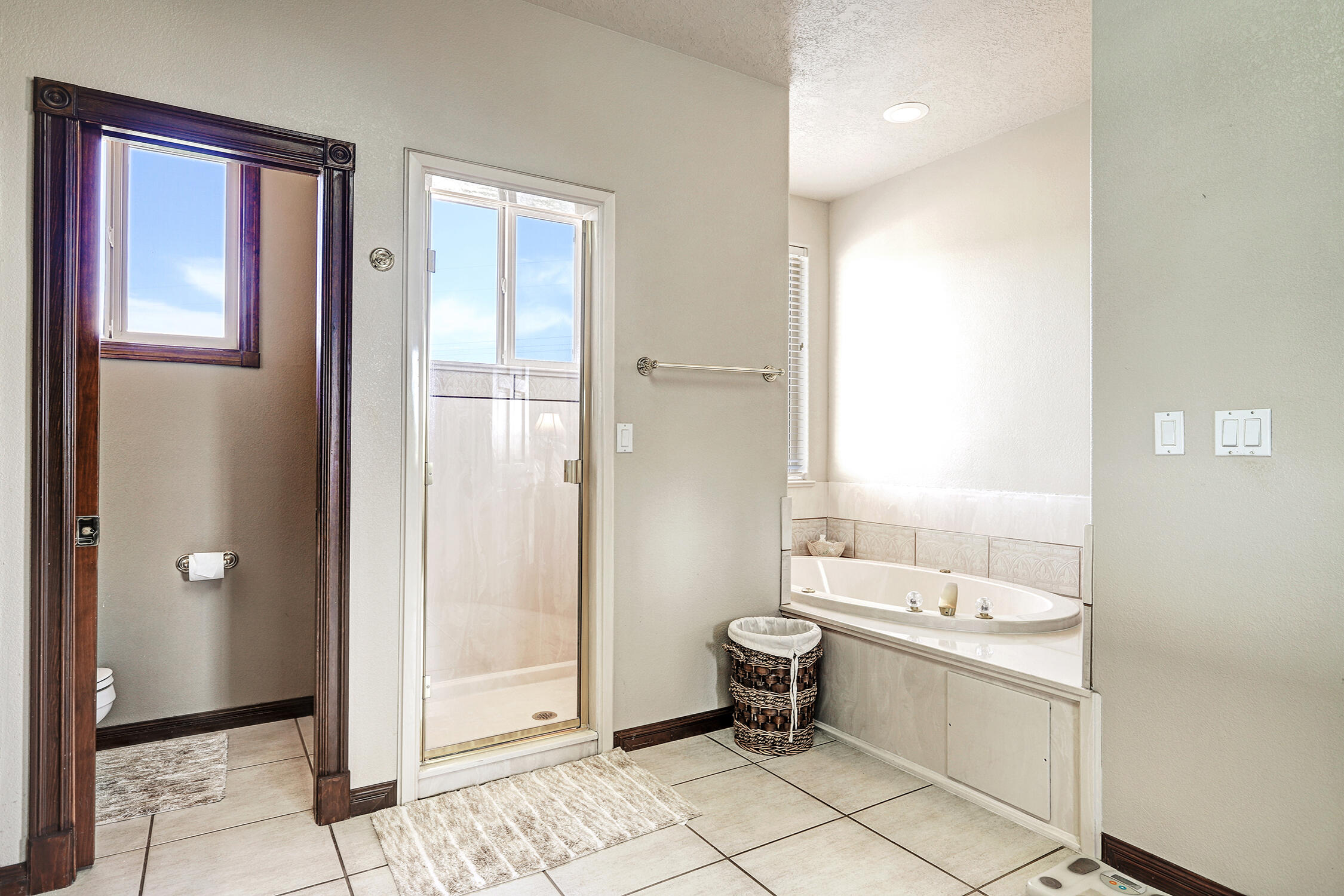 11001 San Antonio Drive NE