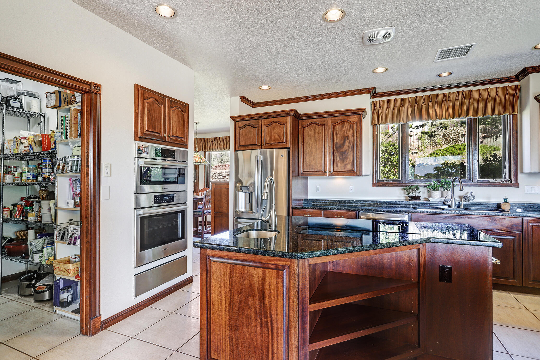 11001 San Antonio Drive NE