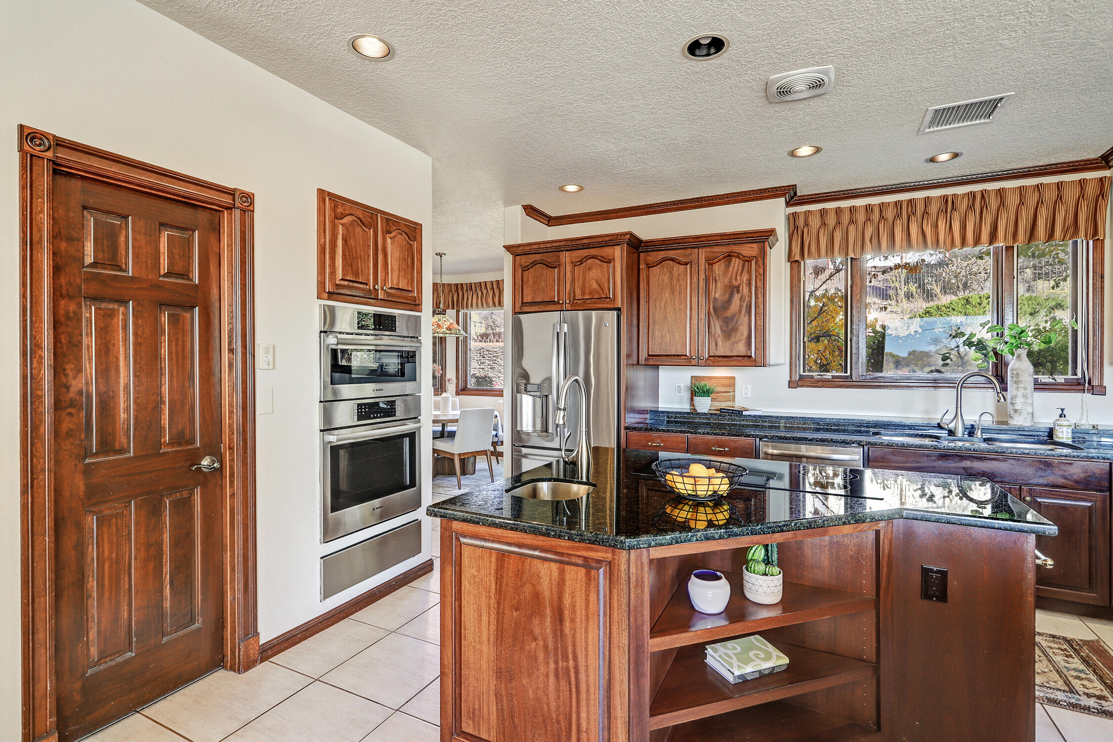 11001 San Antonio Drive NE