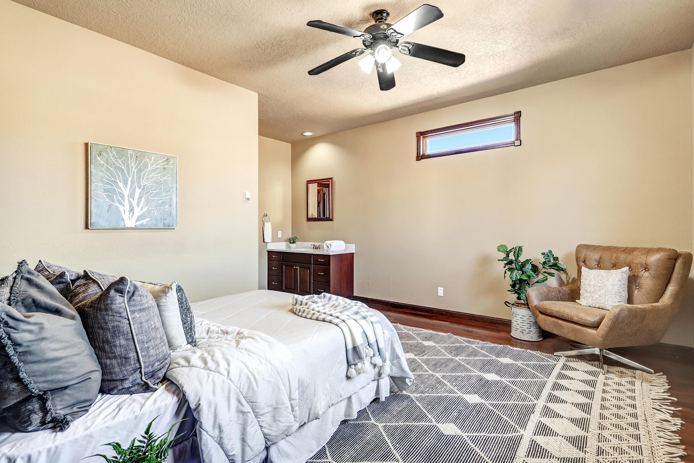 11001 San Antonio Drive NE