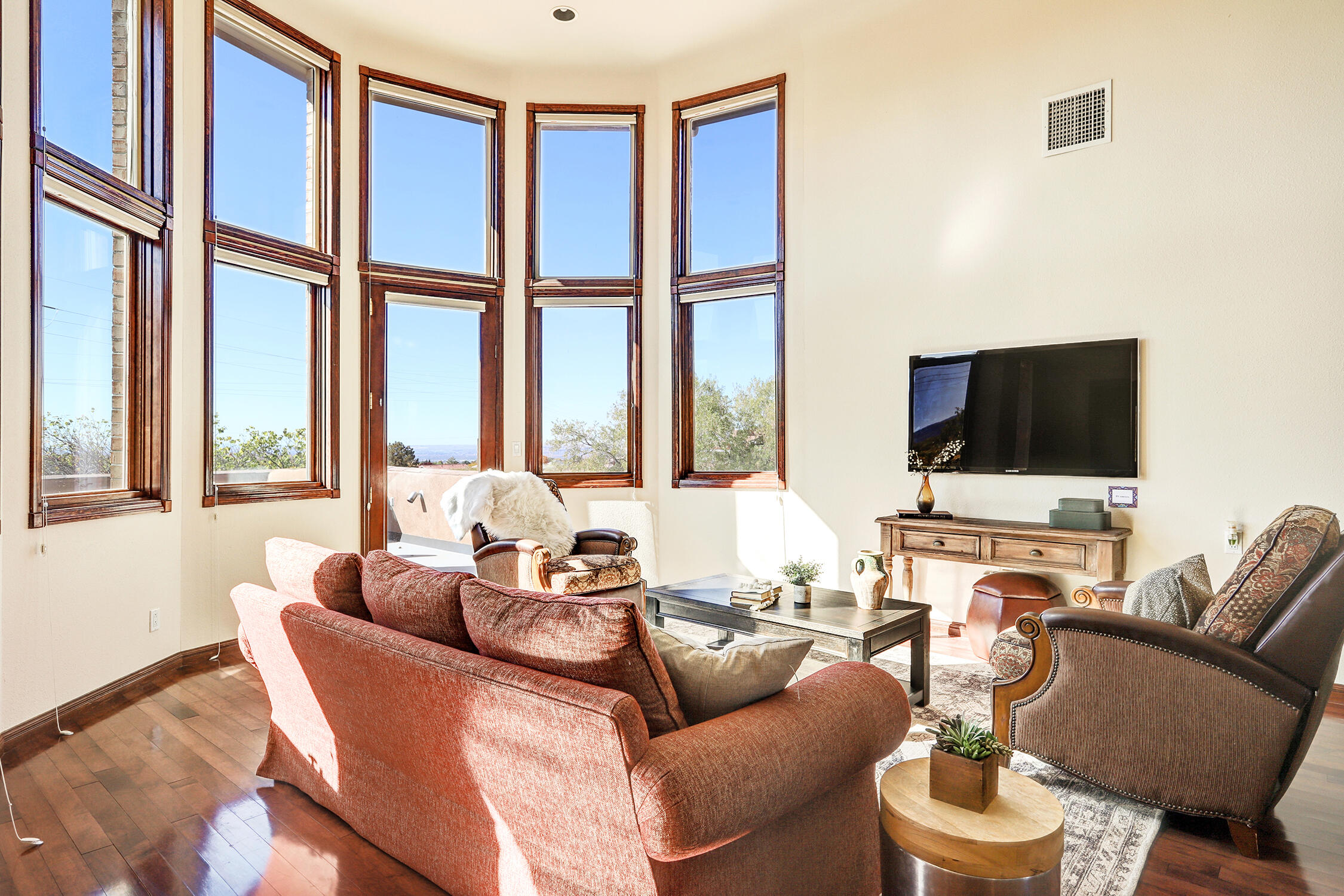 11001 San Antonio Drive NE